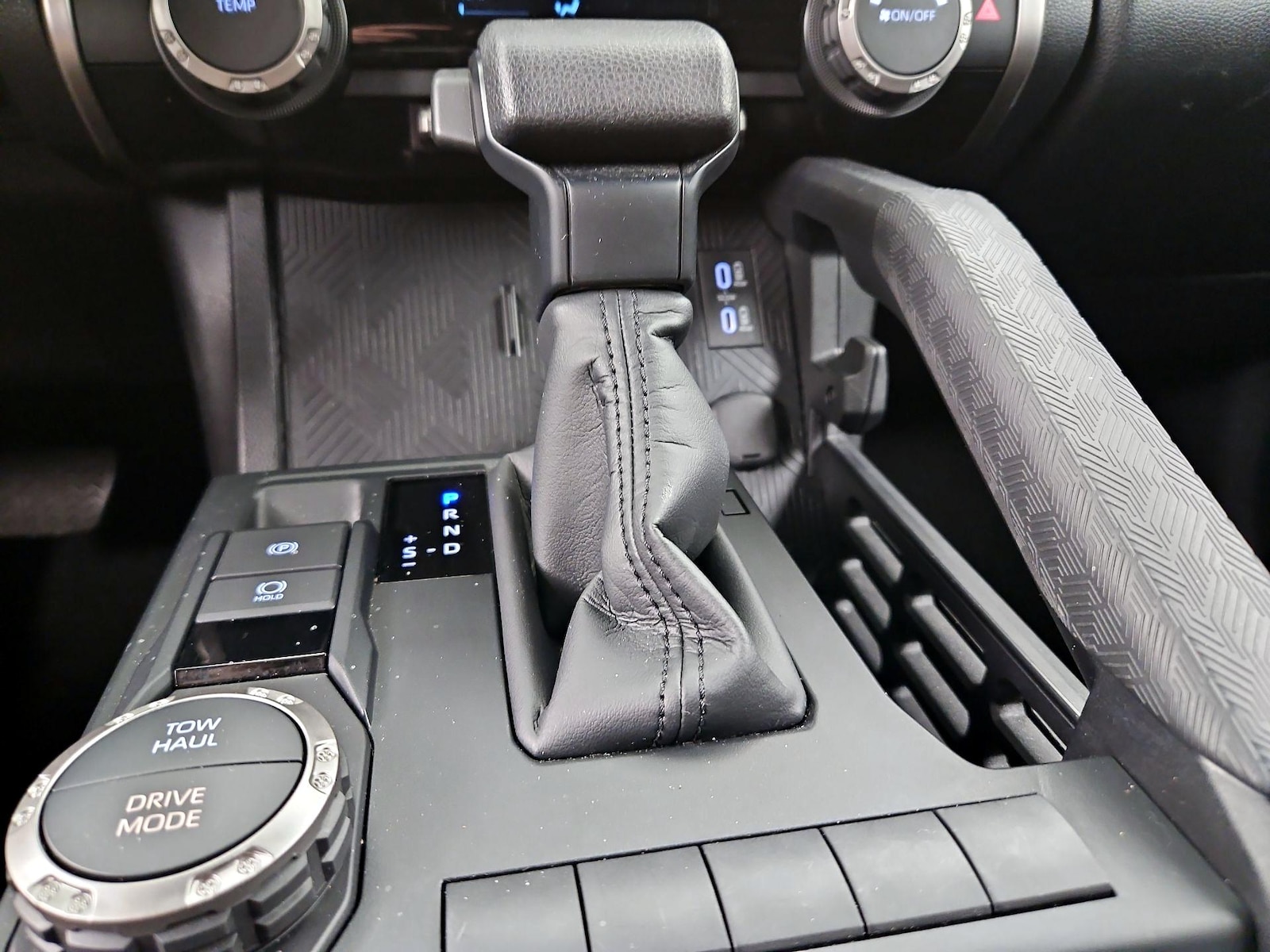 2025 Toyota 4Runner SR5 - Photo 18