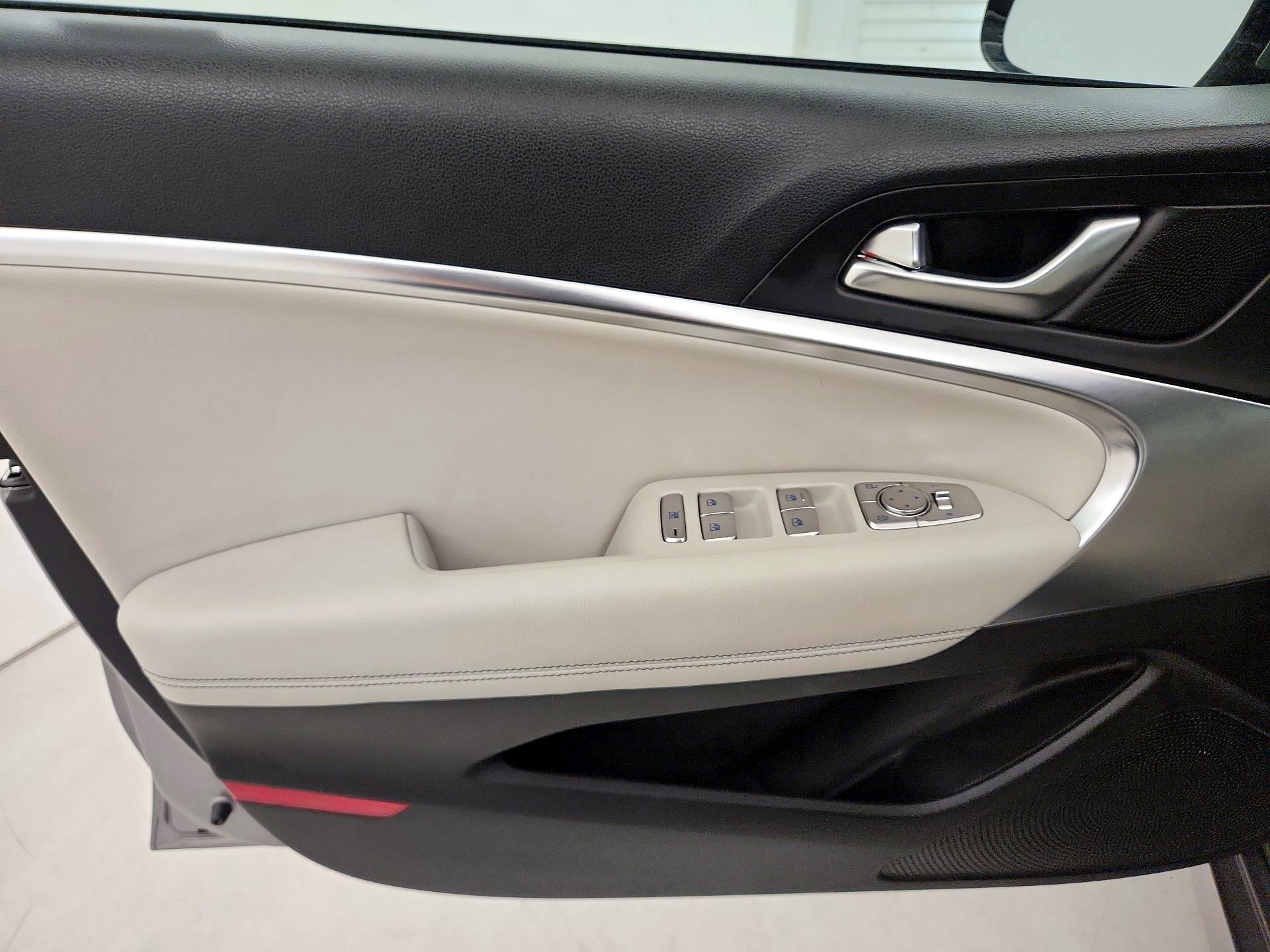 Thumbnail: 2025 Genesis G70 - 12