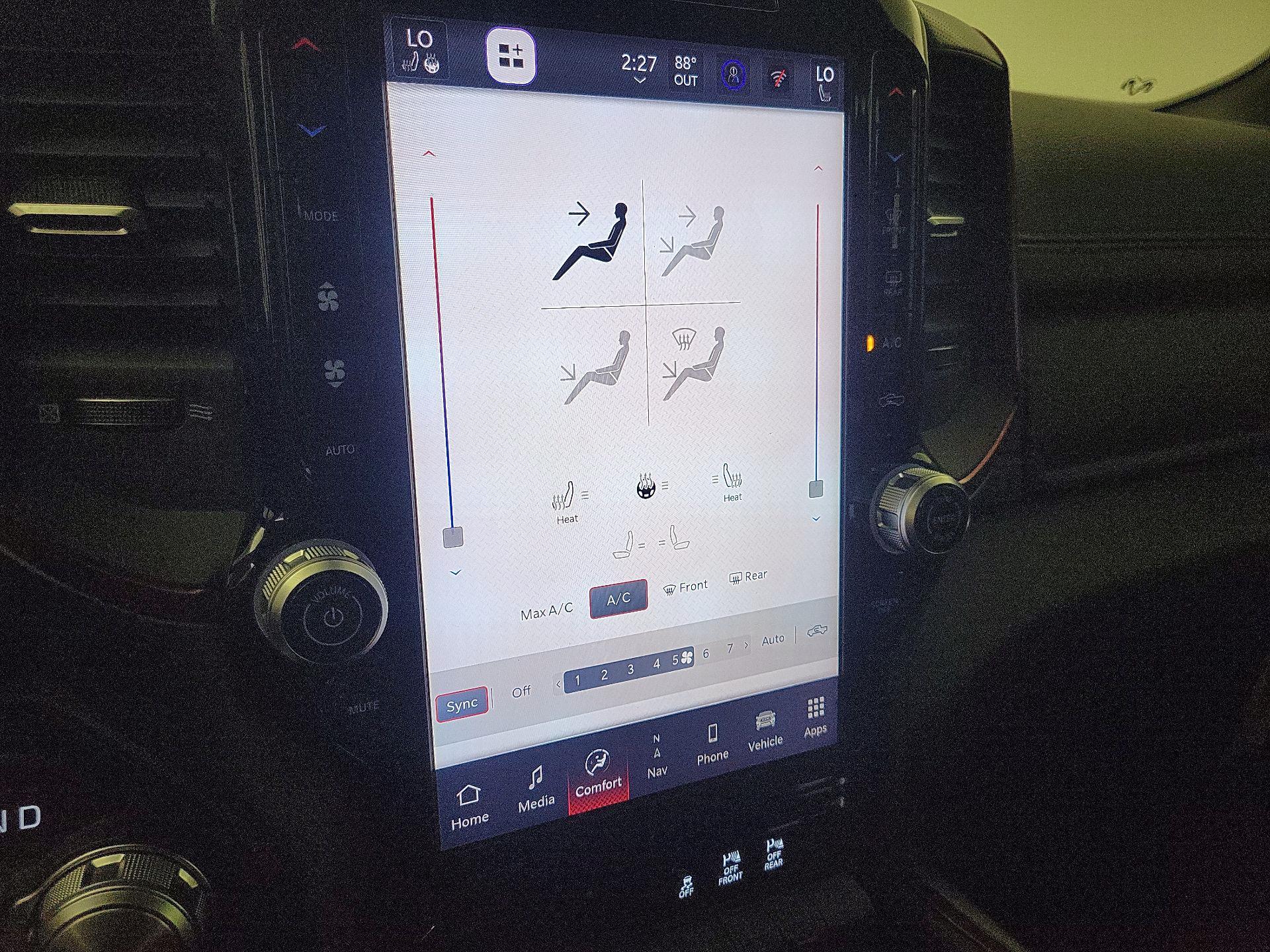 Thumbnail: 2025 RAM 1500 - 17