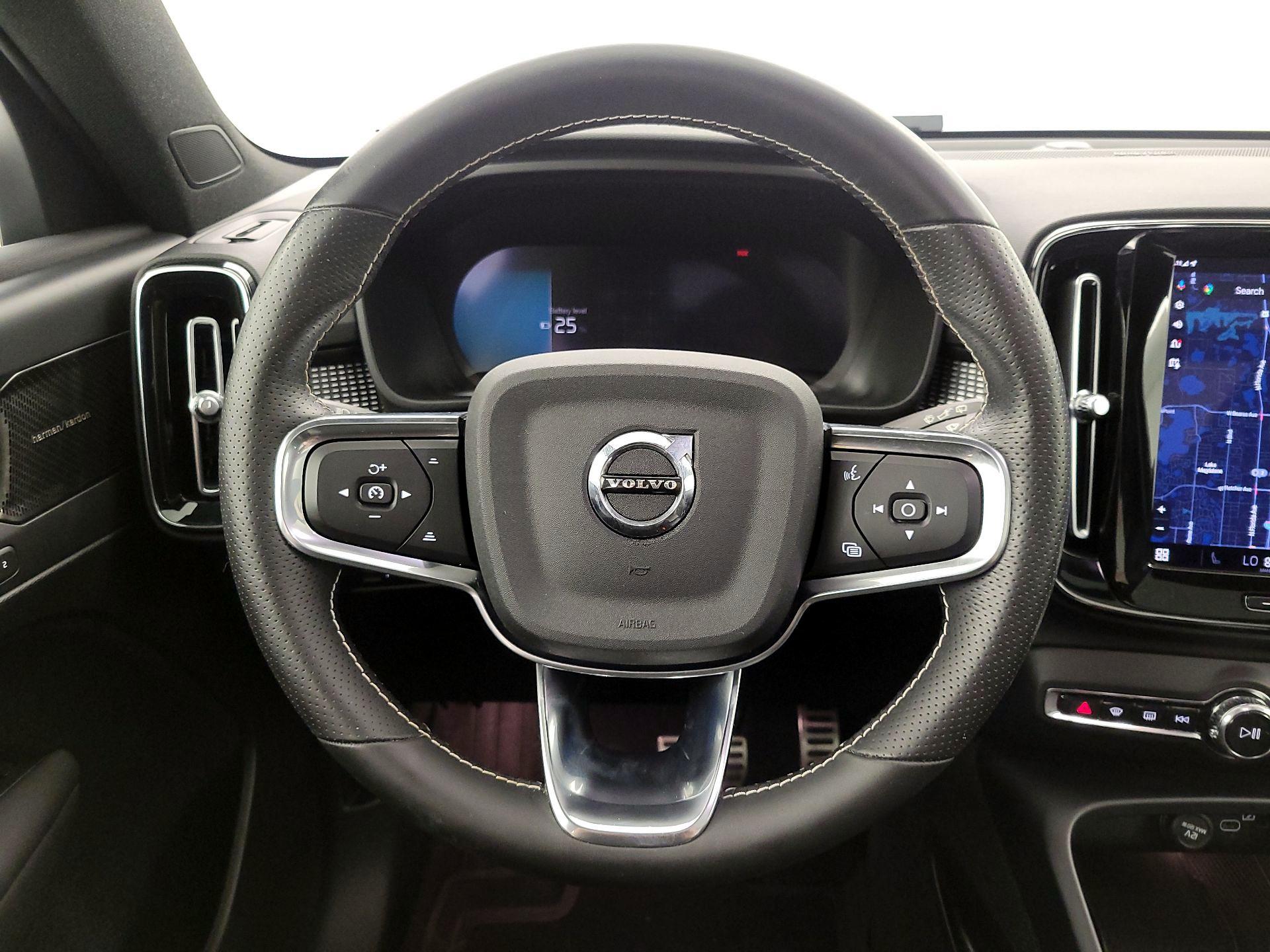 Thumbnail: 2021 Volvo XC40 - 10