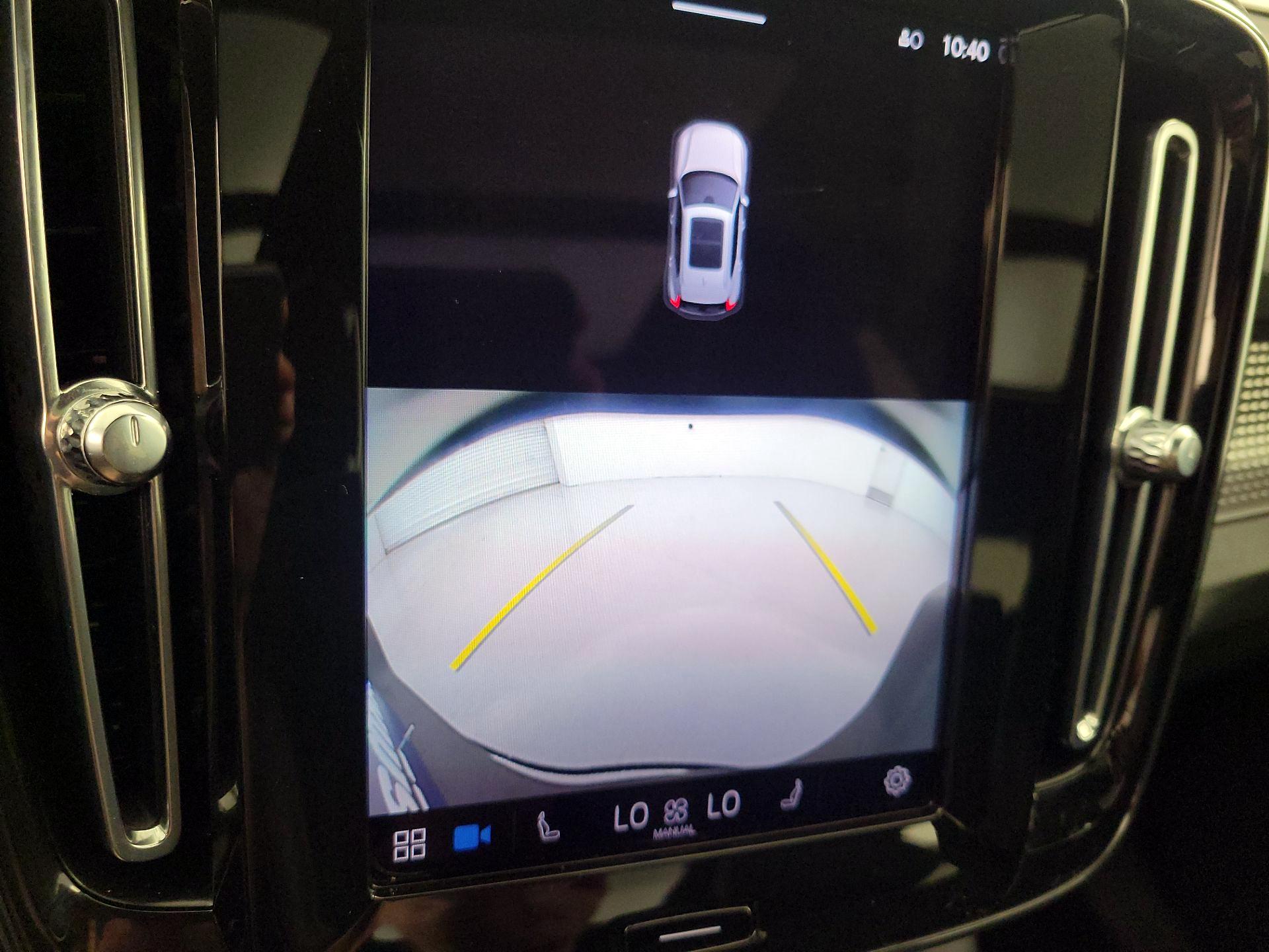 Thumbnail: 2021 Volvo XC40 - 15