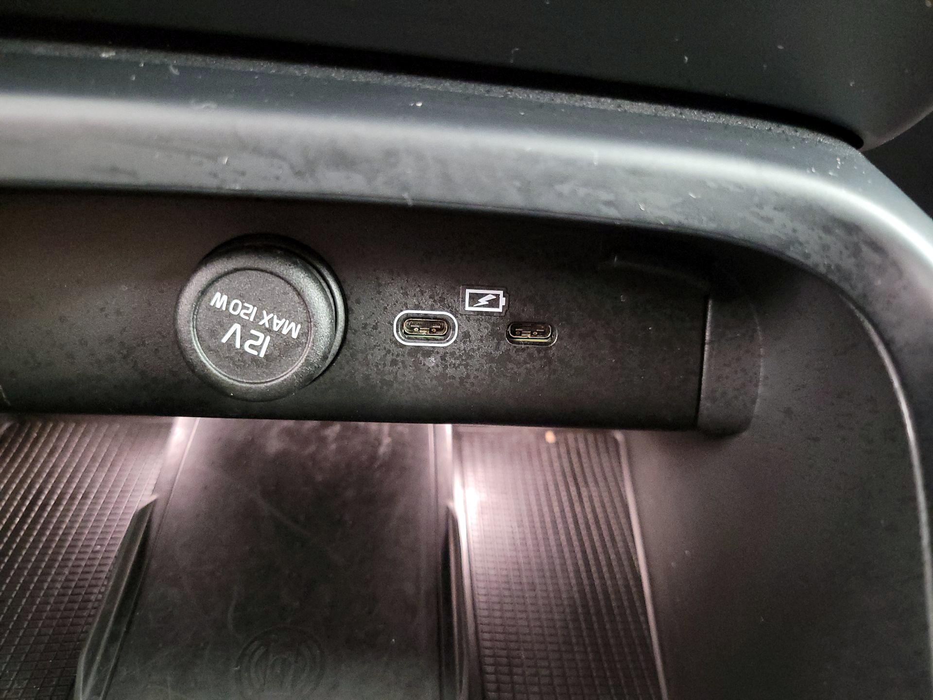 Thumbnail: 2021 Volvo XC40 - 19