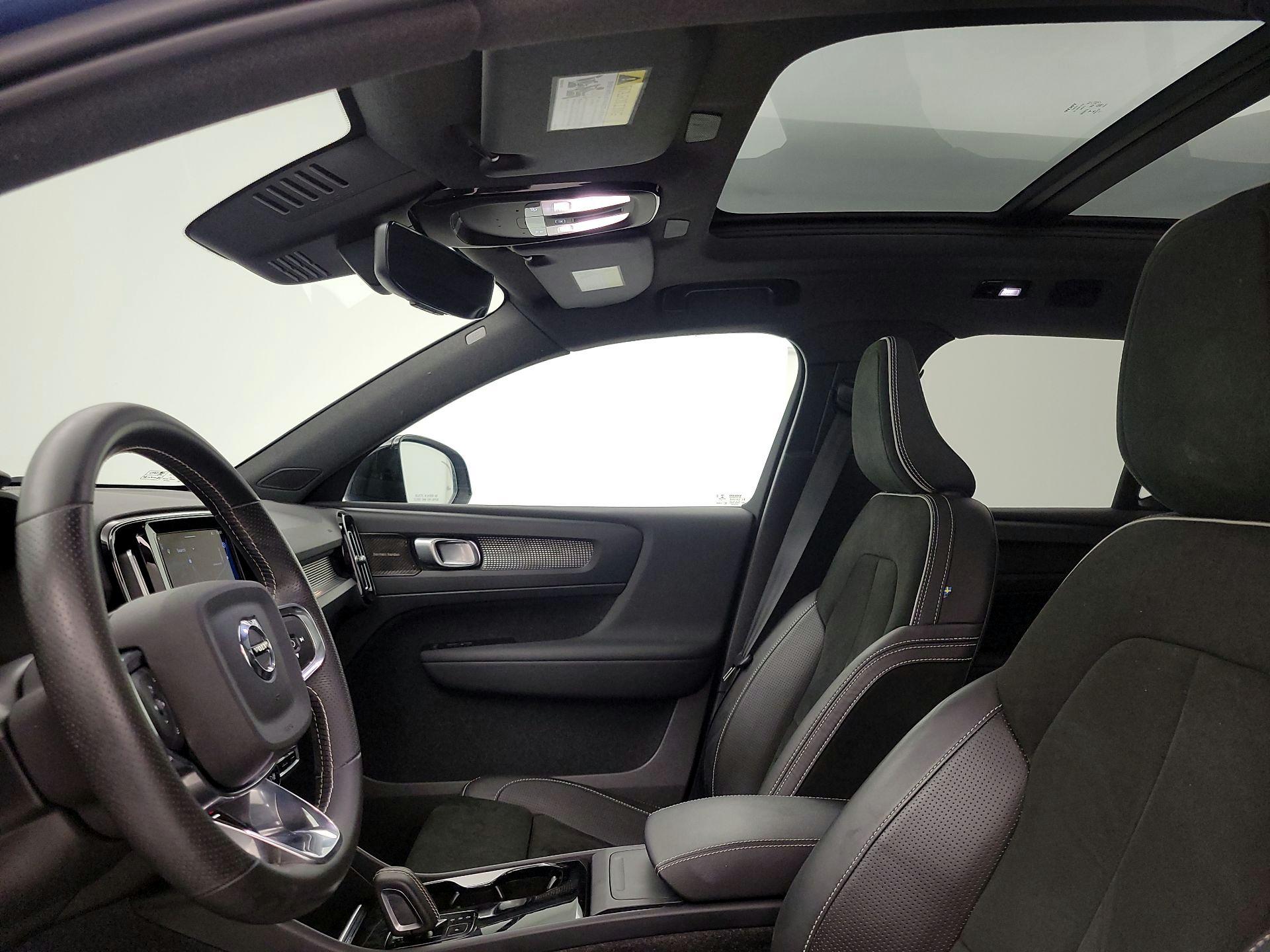 Thumbnail: 2021 Volvo XC40 - 20