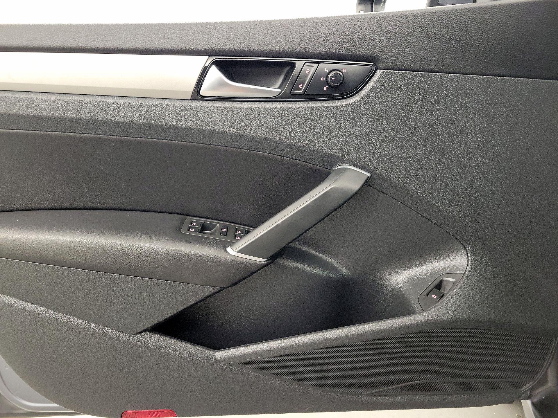 Thumbnail: 2021 Volkswagen Passat - 12