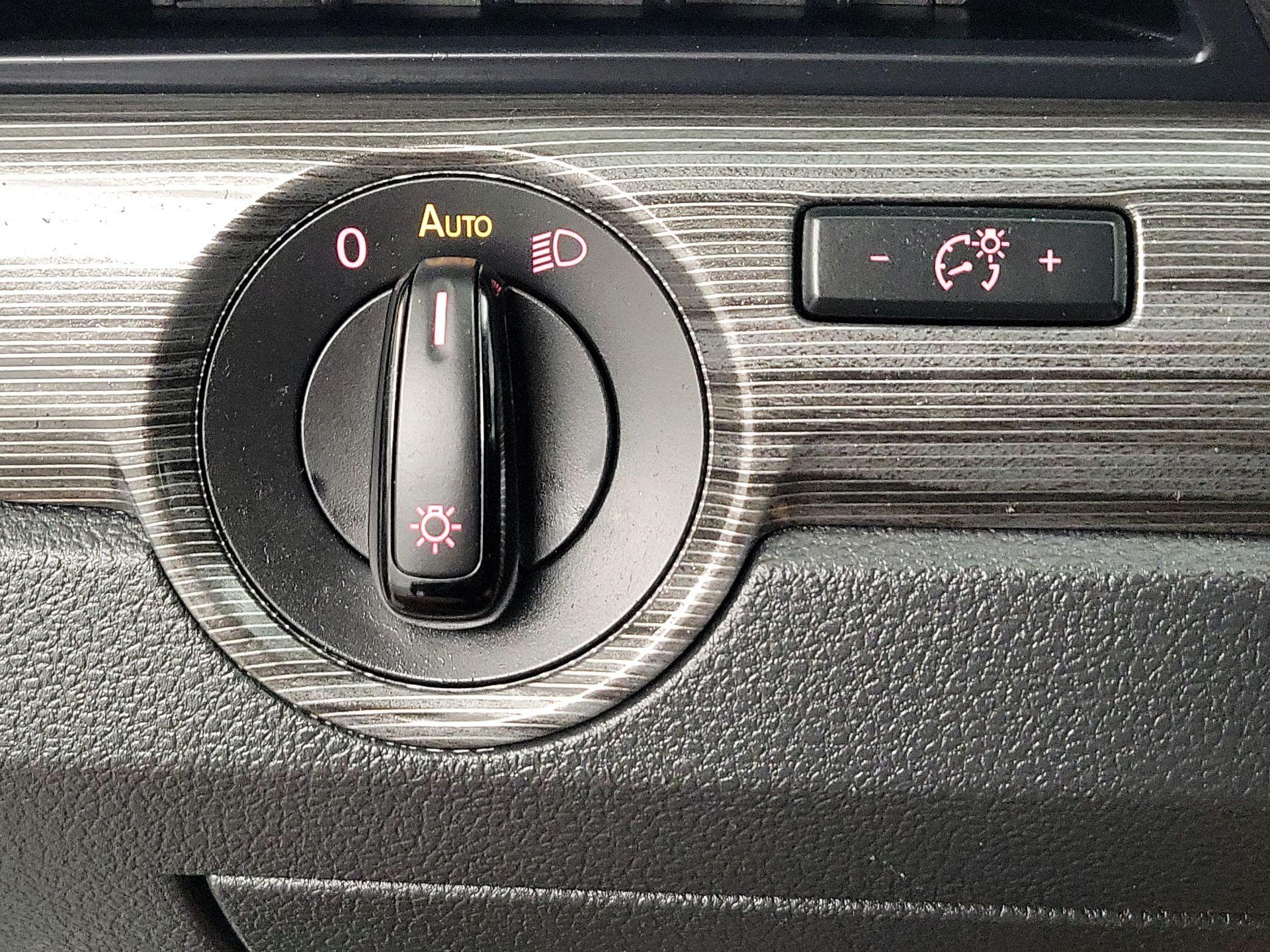 Thumbnail: 2021 Volkswagen Passat - 13