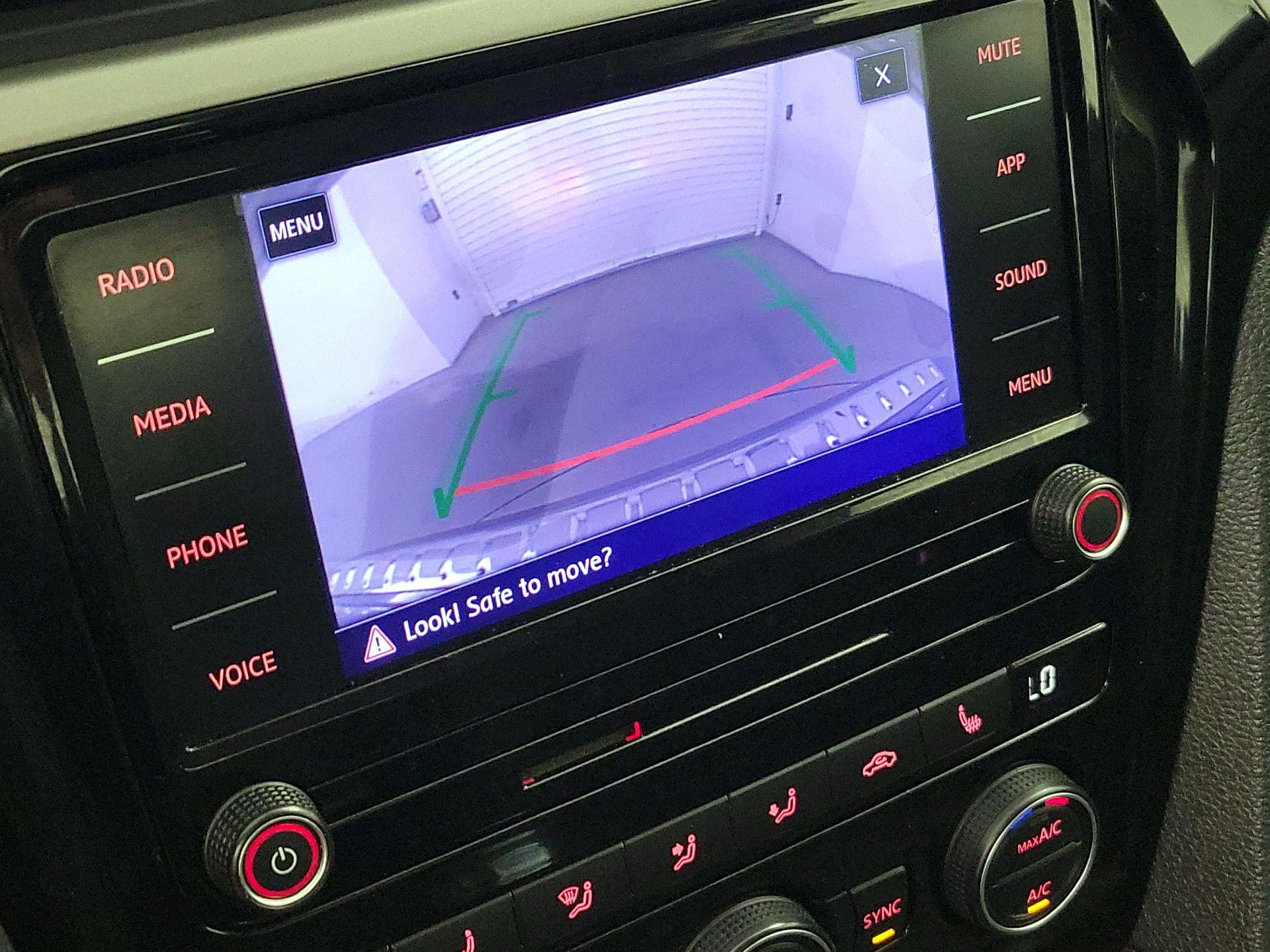 Thumbnail: 2021 Volkswagen Passat - 14