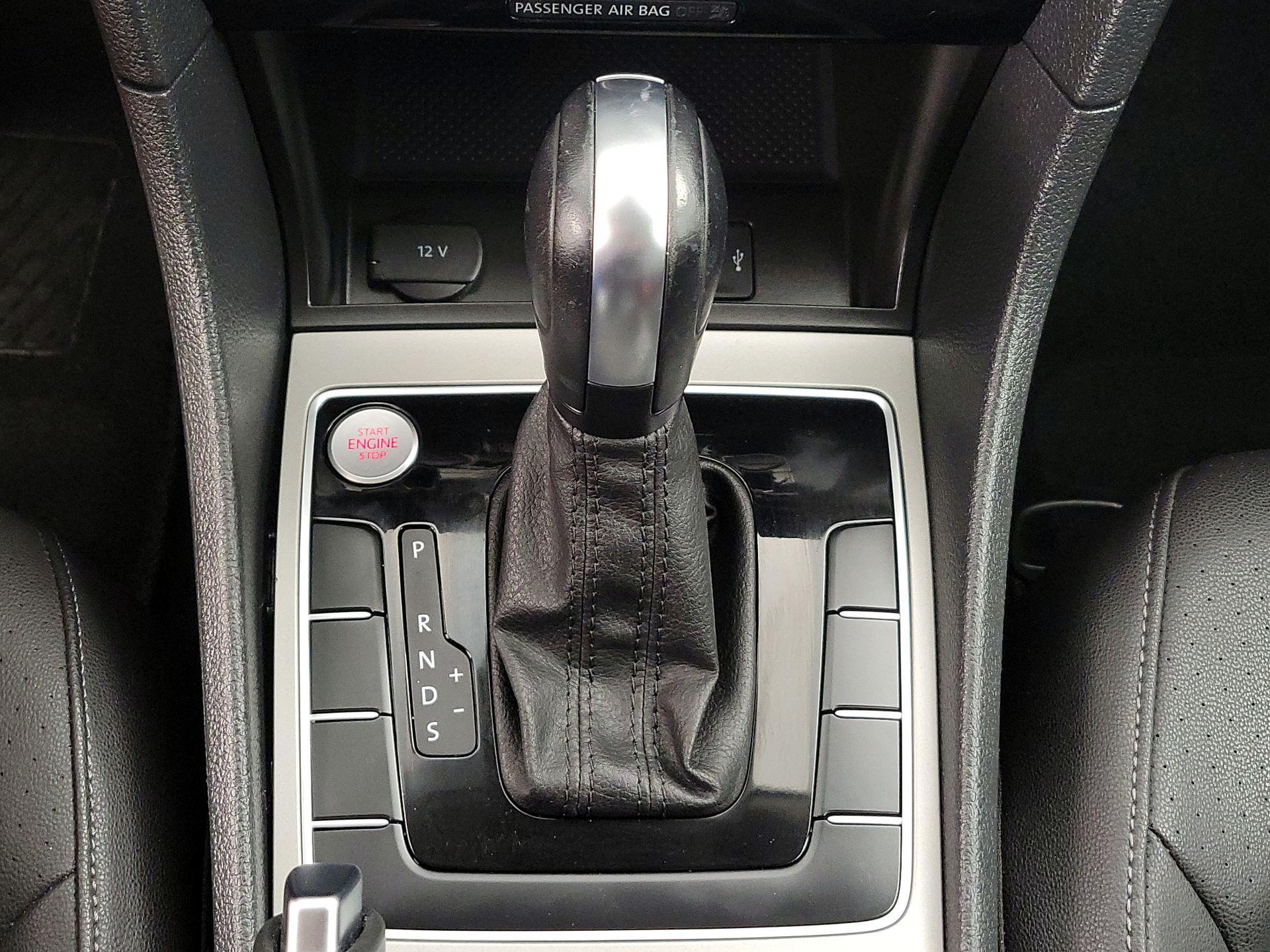 Thumbnail: 2021 Volkswagen Passat - 17