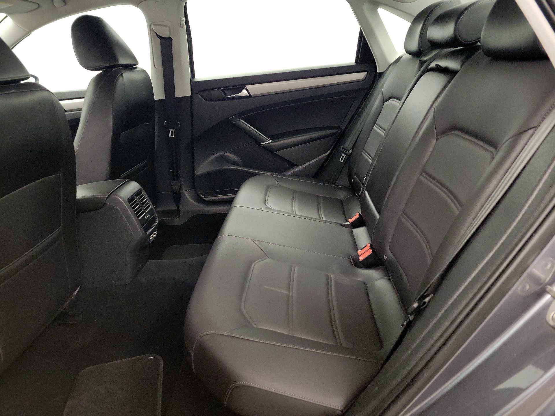 Thumbnail: 2021 Volkswagen Passat - 20