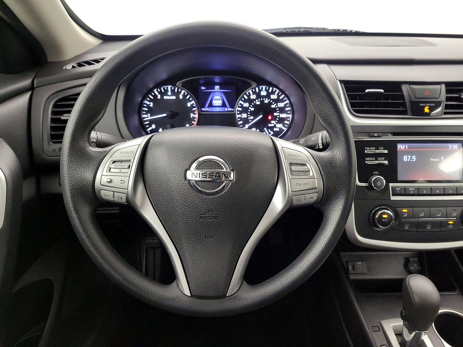 Thumbnail: 2016 Nissan Altima - 10