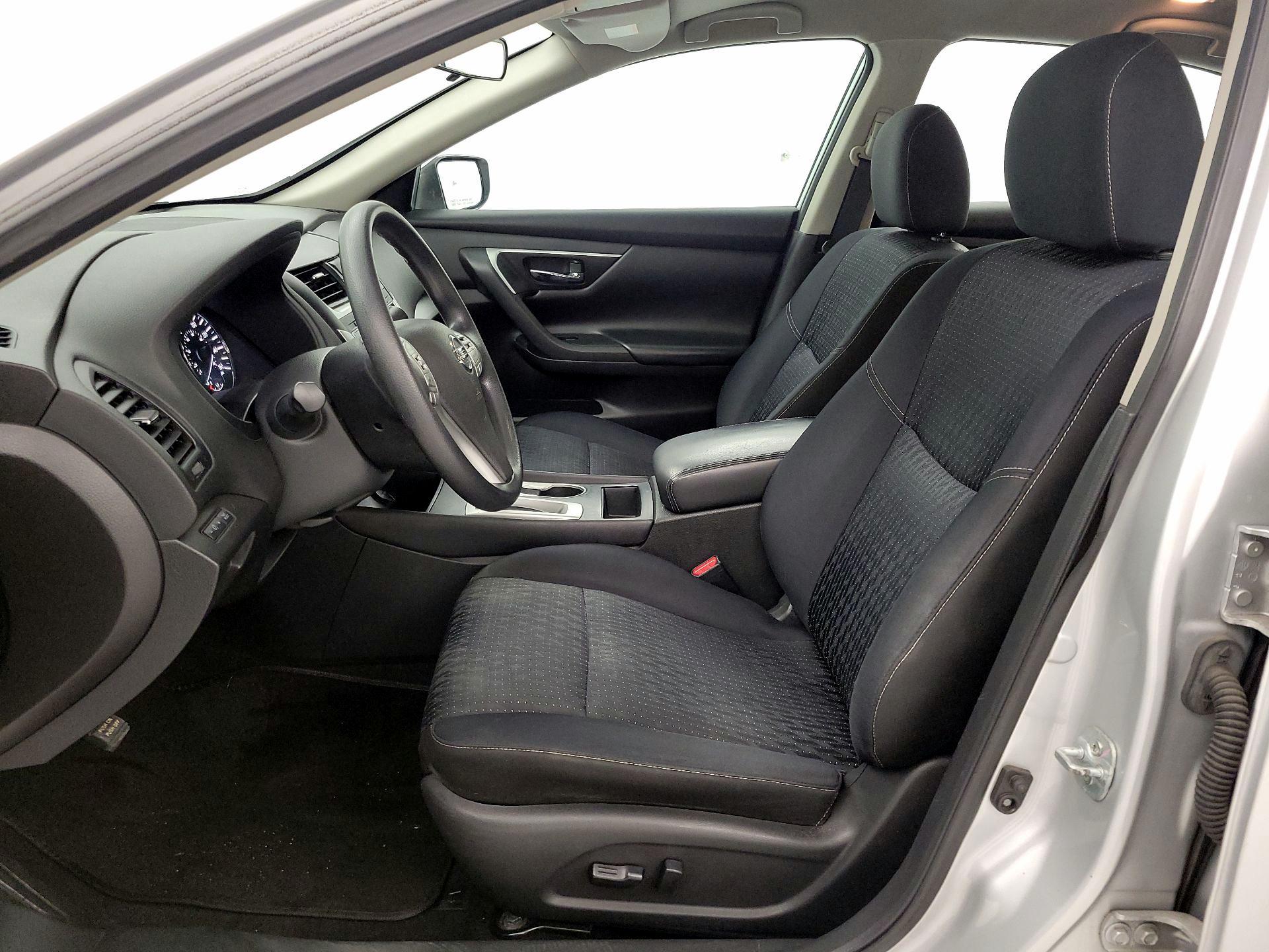 Thumbnail: 2016 Nissan Altima - 11