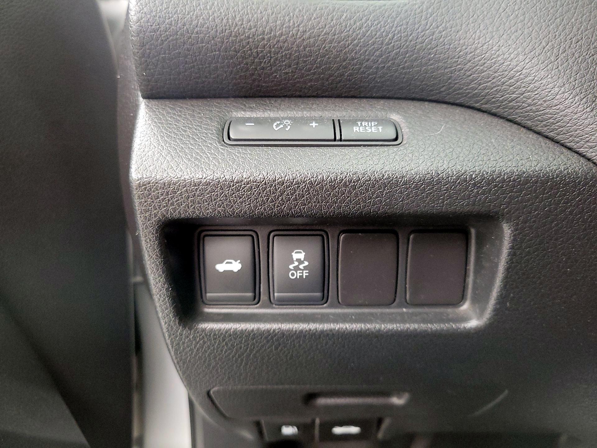 Thumbnail: 2016 Nissan Altima - 13