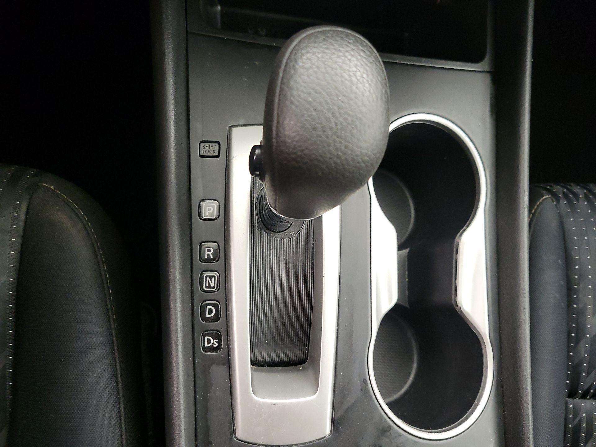 Thumbnail: 2016 Nissan Altima - 17