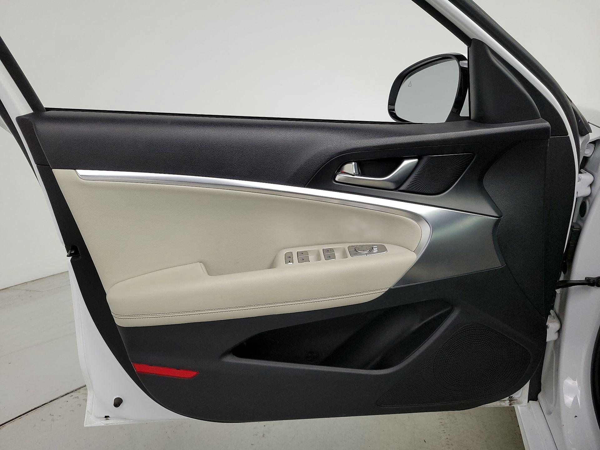 Thumbnail: 2025 Genesis G70 - 12