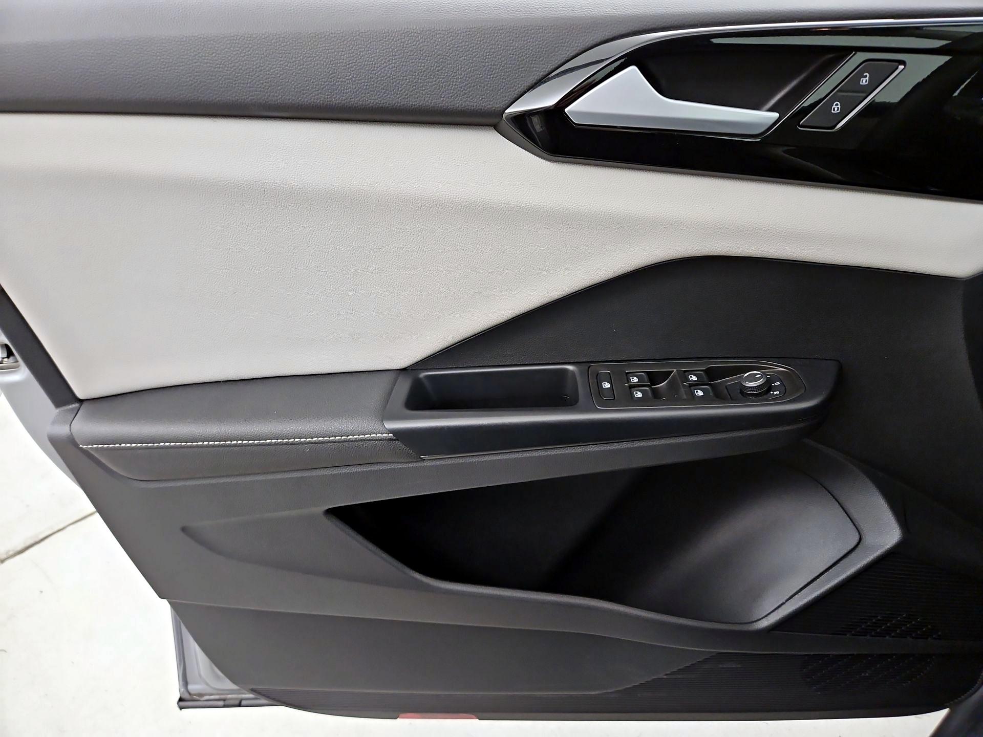 Thumbnail: 2025 Volkswagen Taos - 12