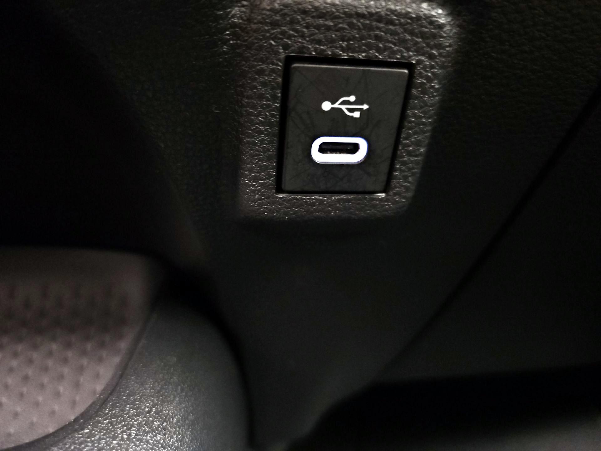 Thumbnail: 2025 Toyota Corolla - 18