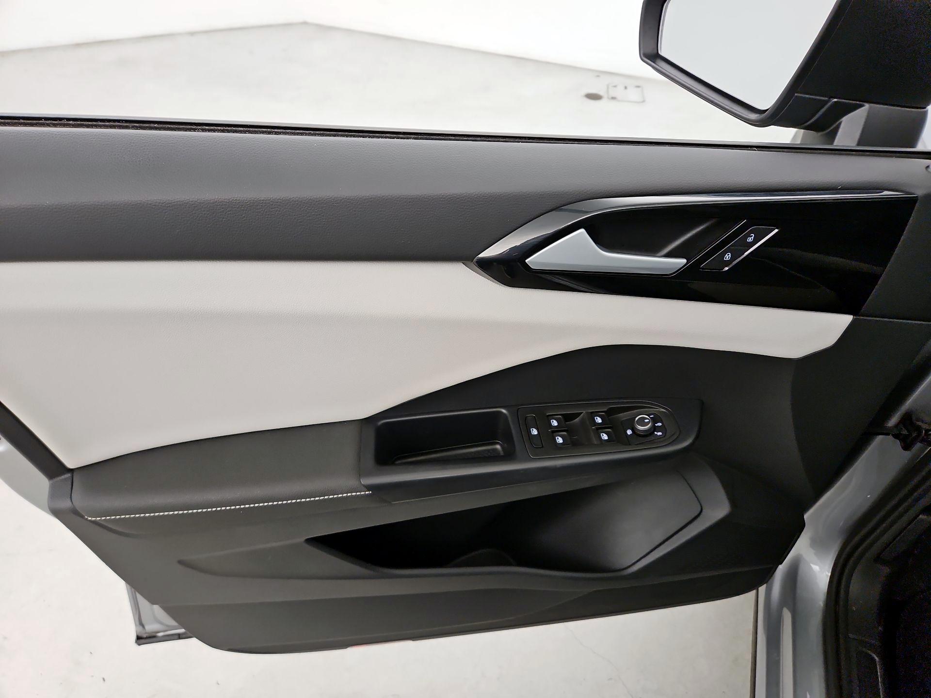 Thumbnail: 2025 Volkswagen Taos - 12