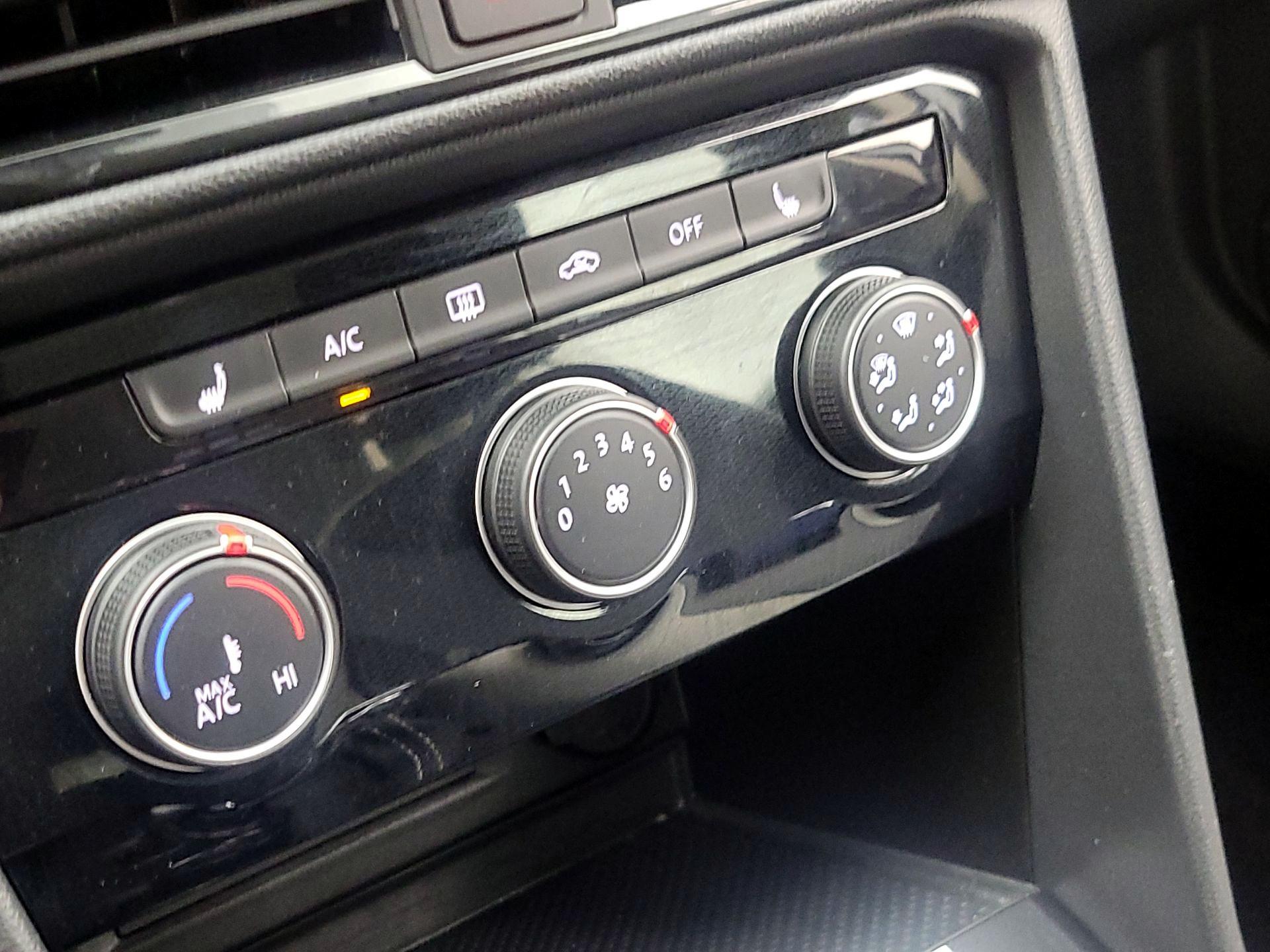 Thumbnail: 2025 Volkswagen Taos - 16