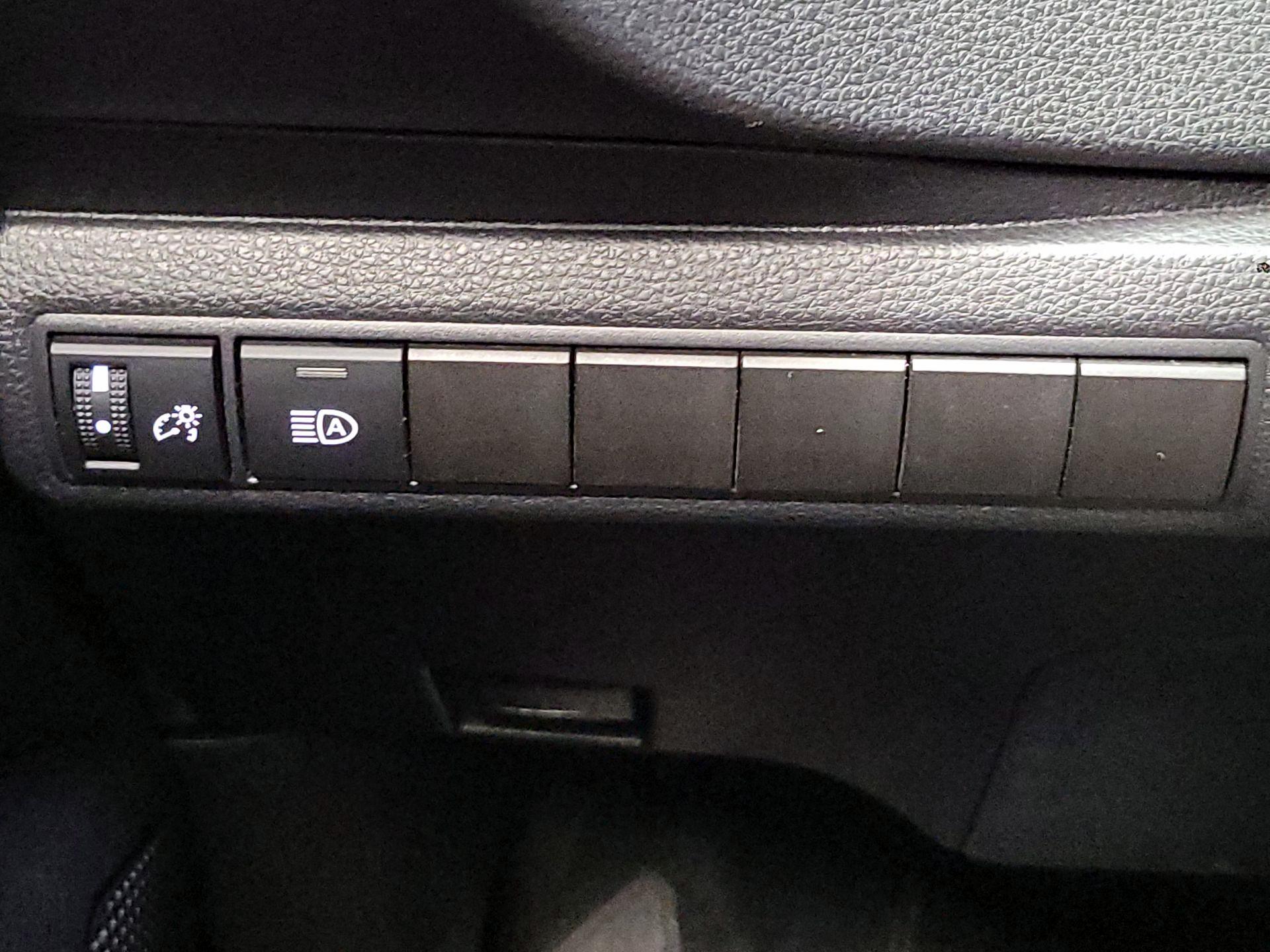 Thumbnail: 2025 Toyota Corolla - 11