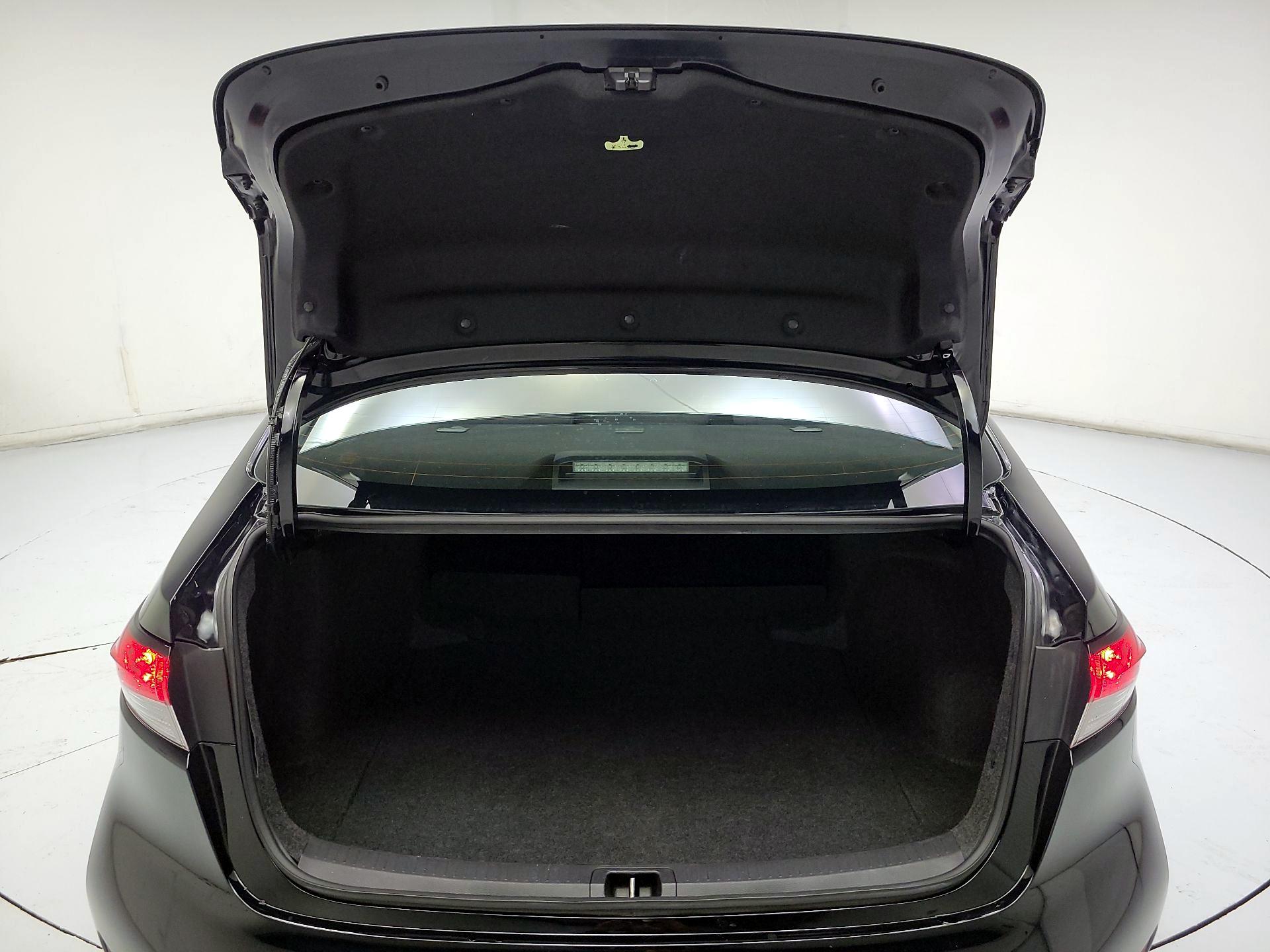 Thumbnail: 2025 Toyota Corolla - 18