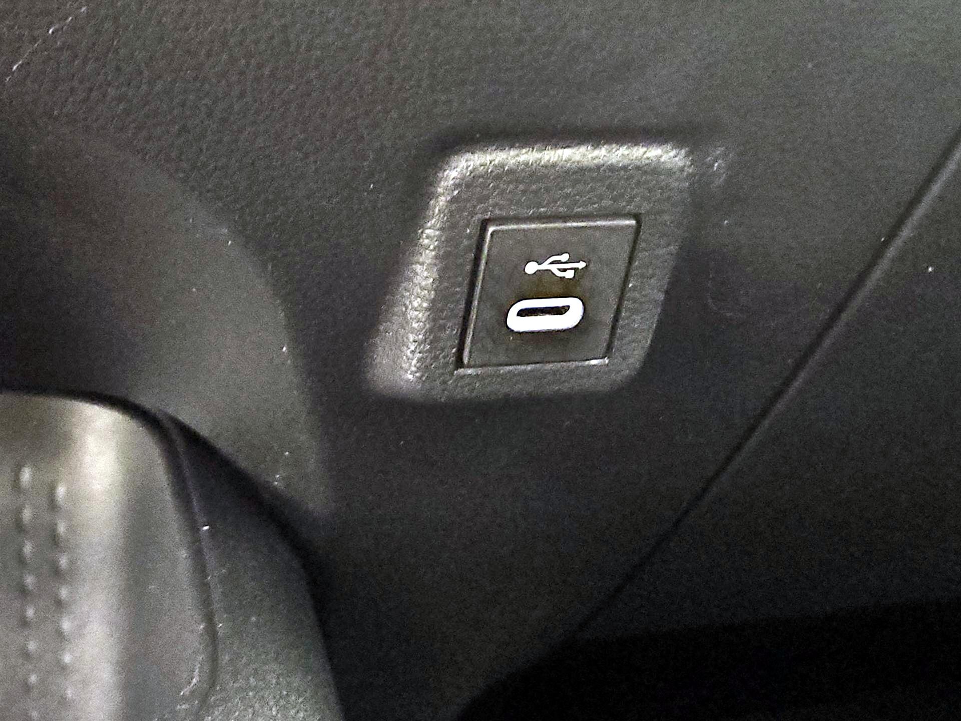 Thumbnail: 2025 Toyota Corolla - 18