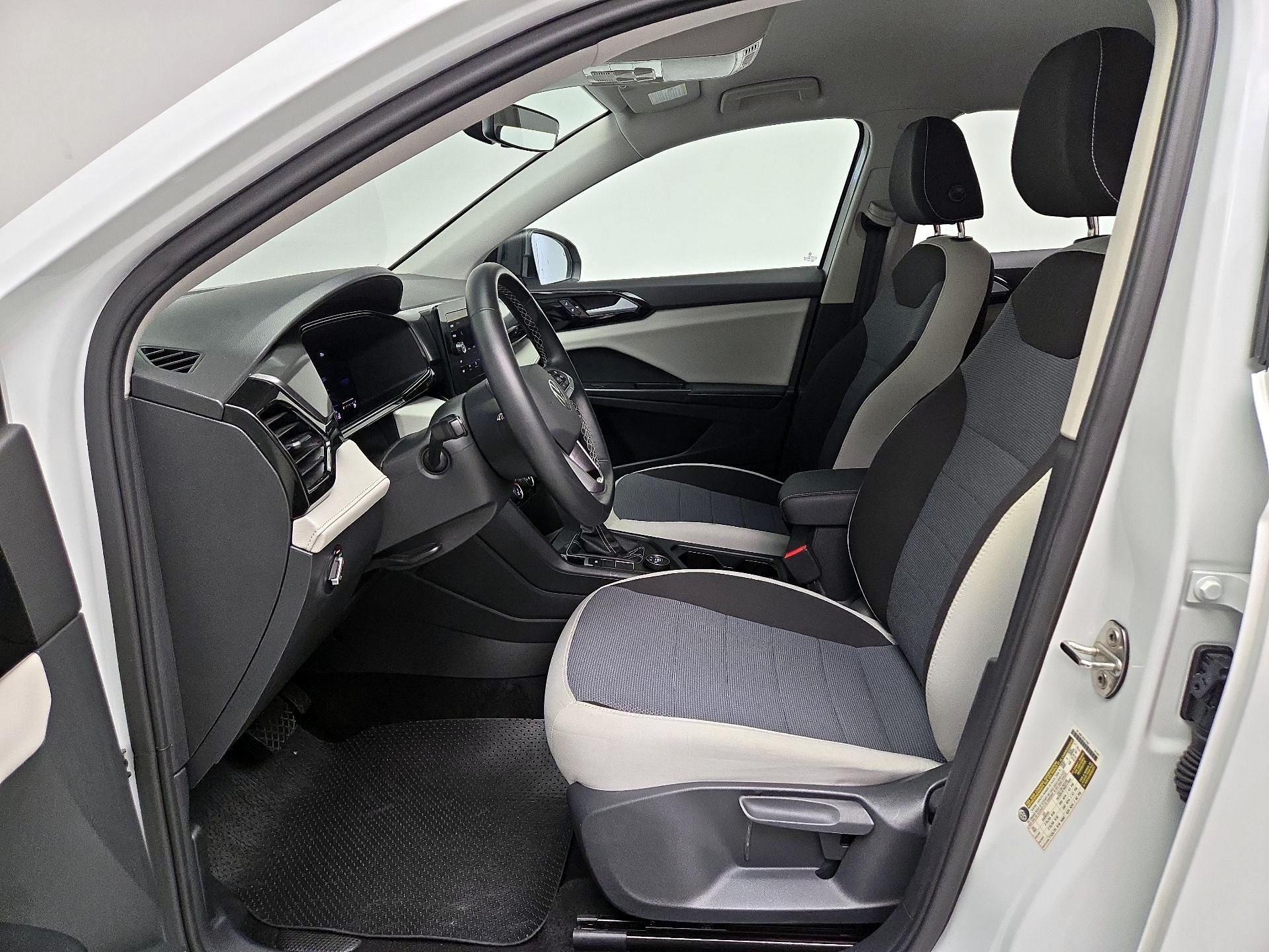 Thumbnail: 2025 Volkswagen Taos - 11