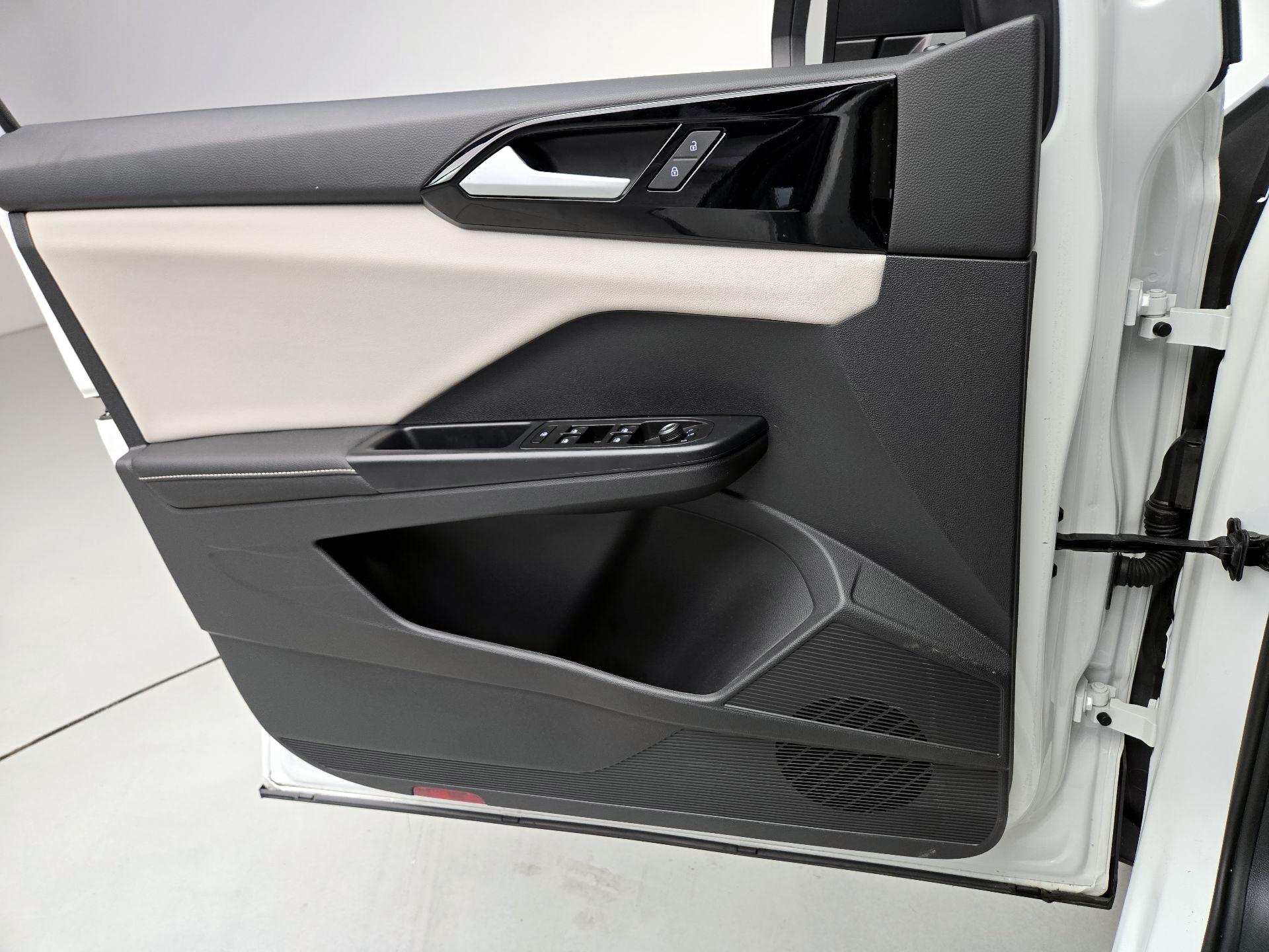 Thumbnail: 2025 Volkswagen Taos - 12