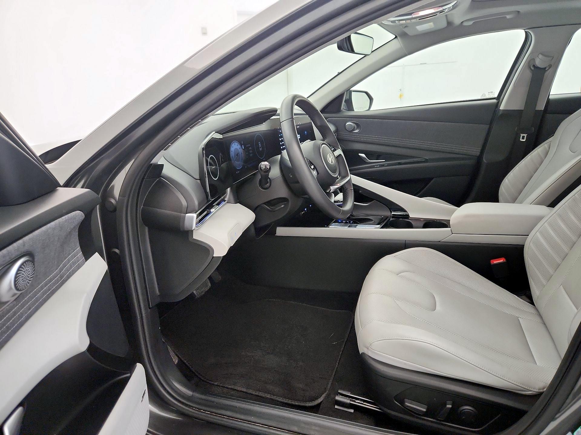 Thumbnail: 2025 Hyundai Elantra - 11