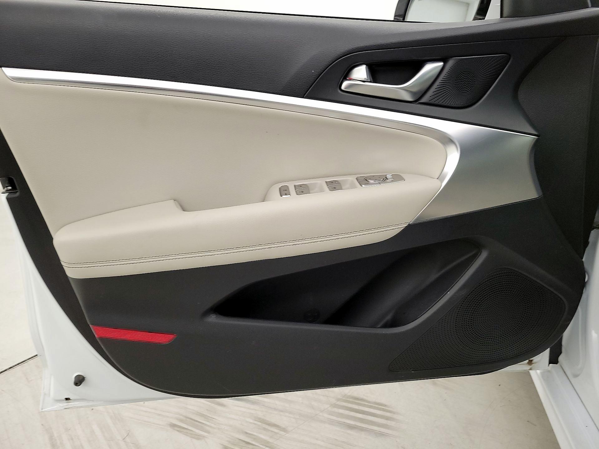 Thumbnail: 2025 Genesis G70 - 12