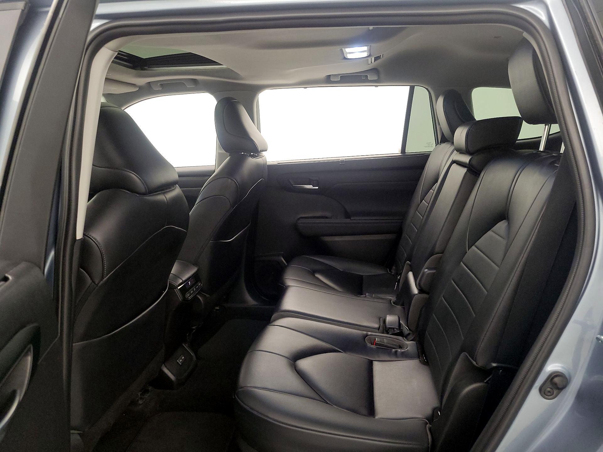 Thumbnail: 2023 Toyota Highlander - 20