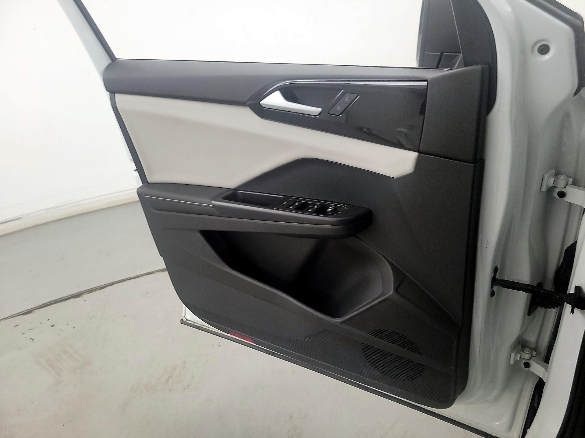 Thumbnail: 2025 Volkswagen Taos - 12