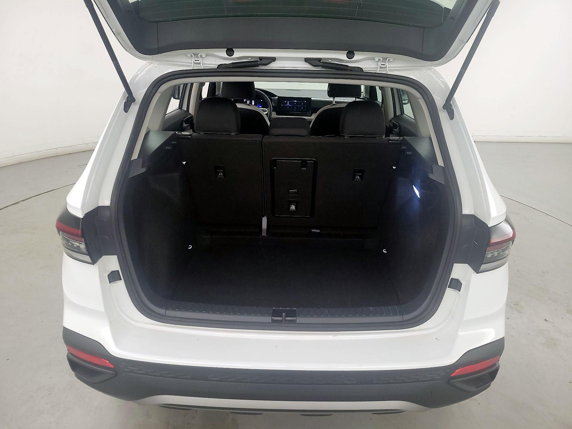 Thumbnail: 2025 Volkswagen Taos - 20