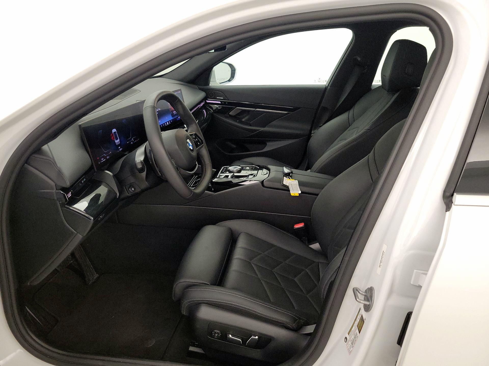 Thumbnail: 2025 BMW 5 Series - 11