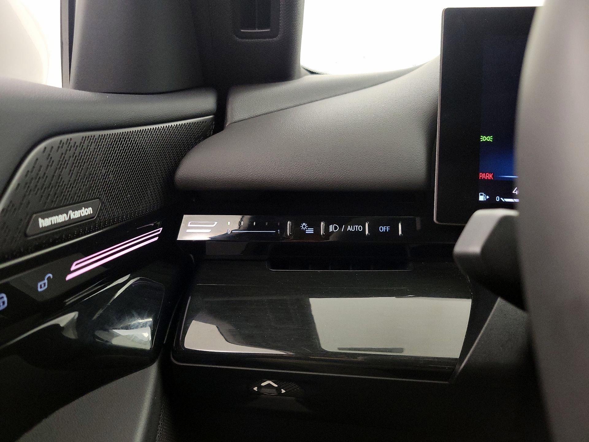 Thumbnail: 2025 BMW 5 Series - 14