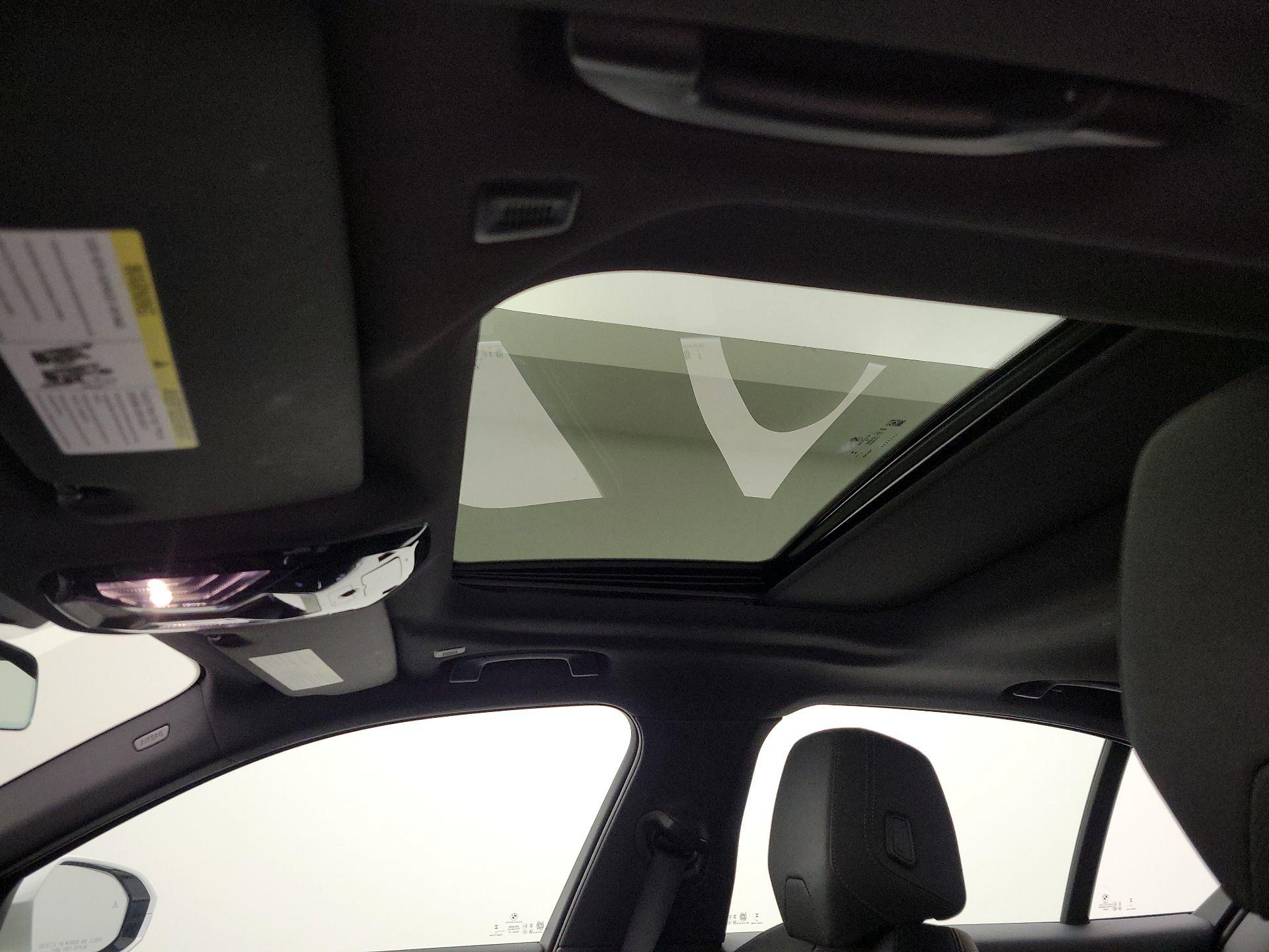 Thumbnail: 2025 BMW 5 Series - 19