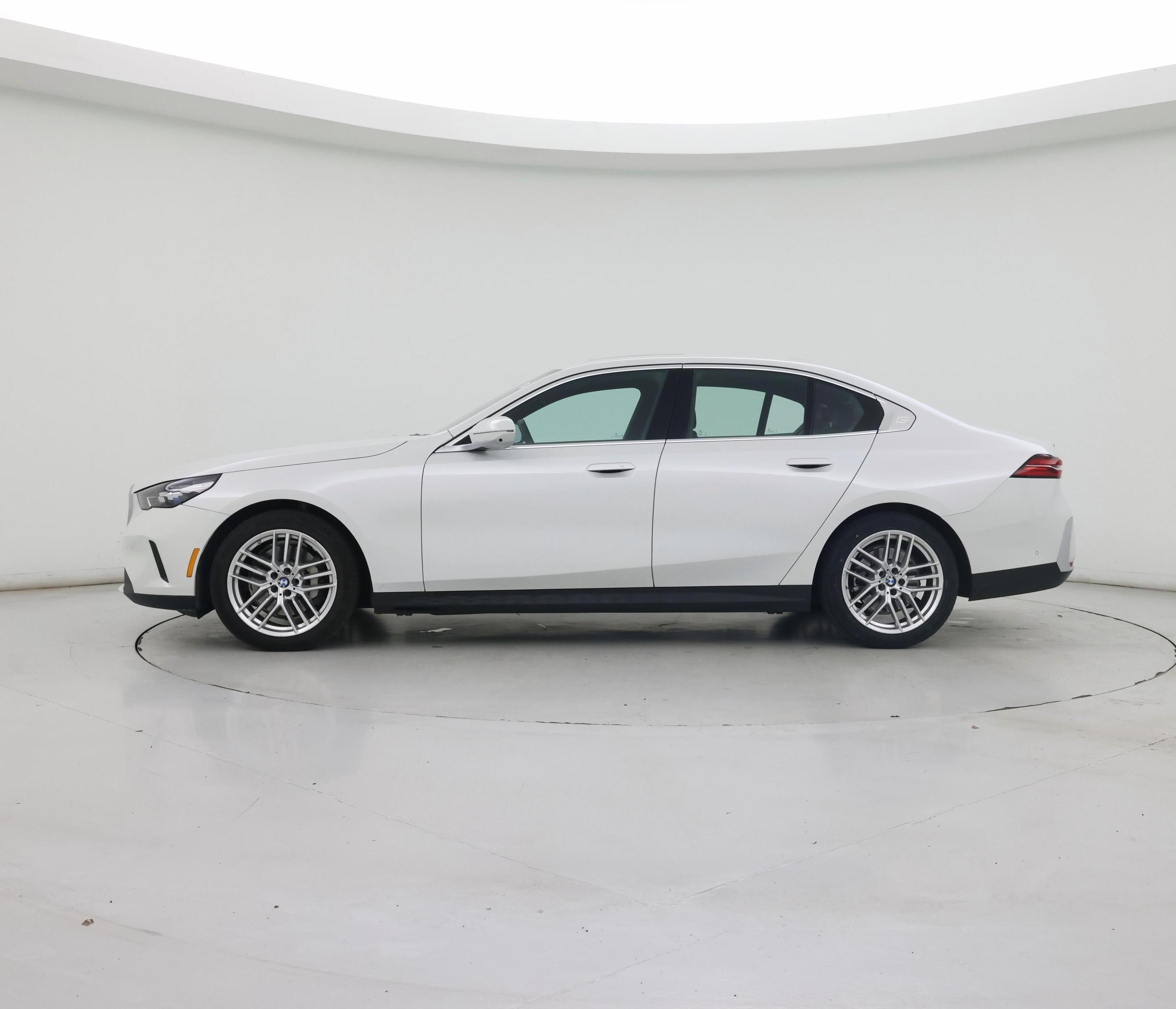 Thumbnail: 2025 BMW 5 Series - 3