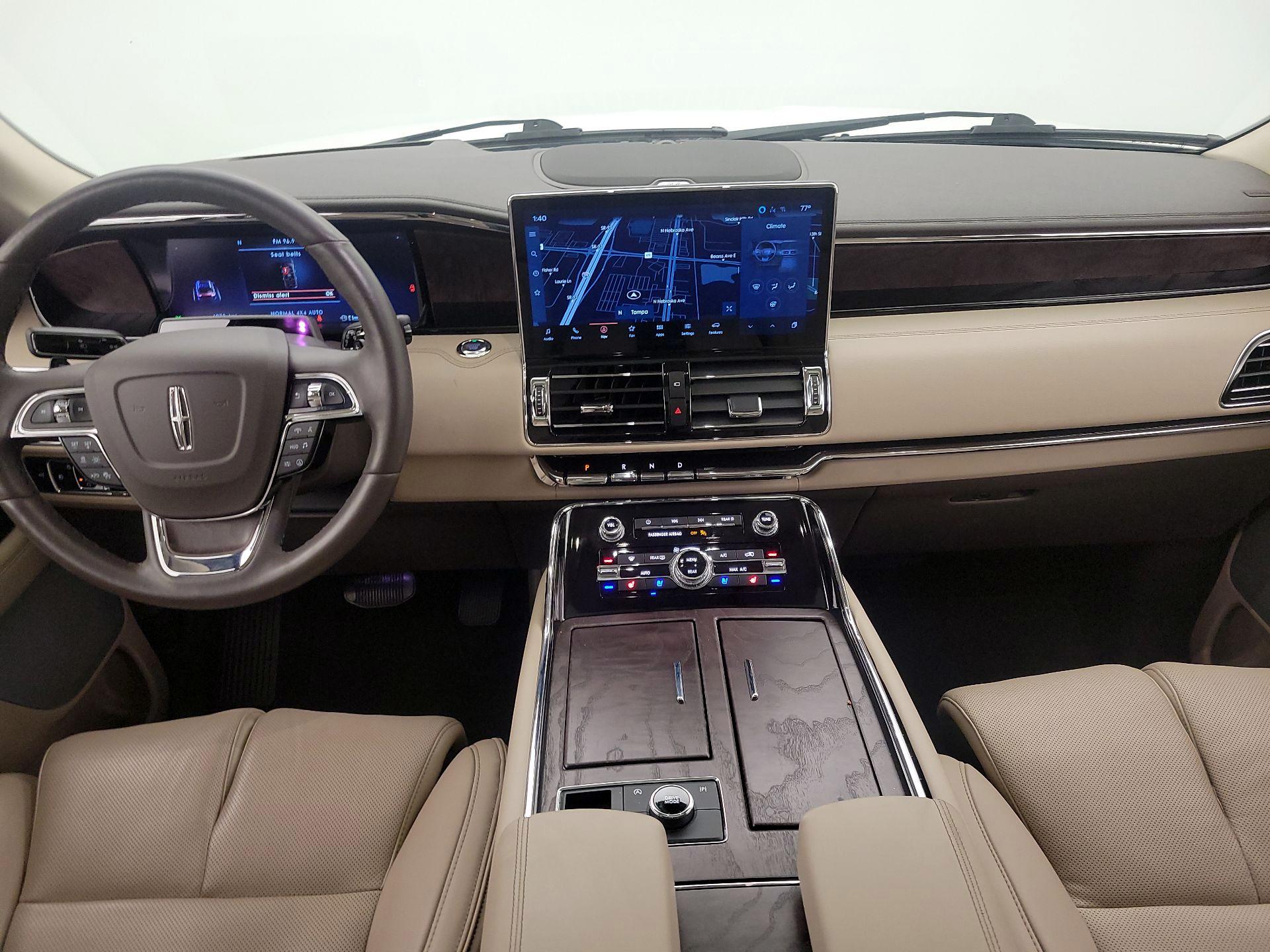 Thumbnail: 2024 Lincoln Navigator - 9