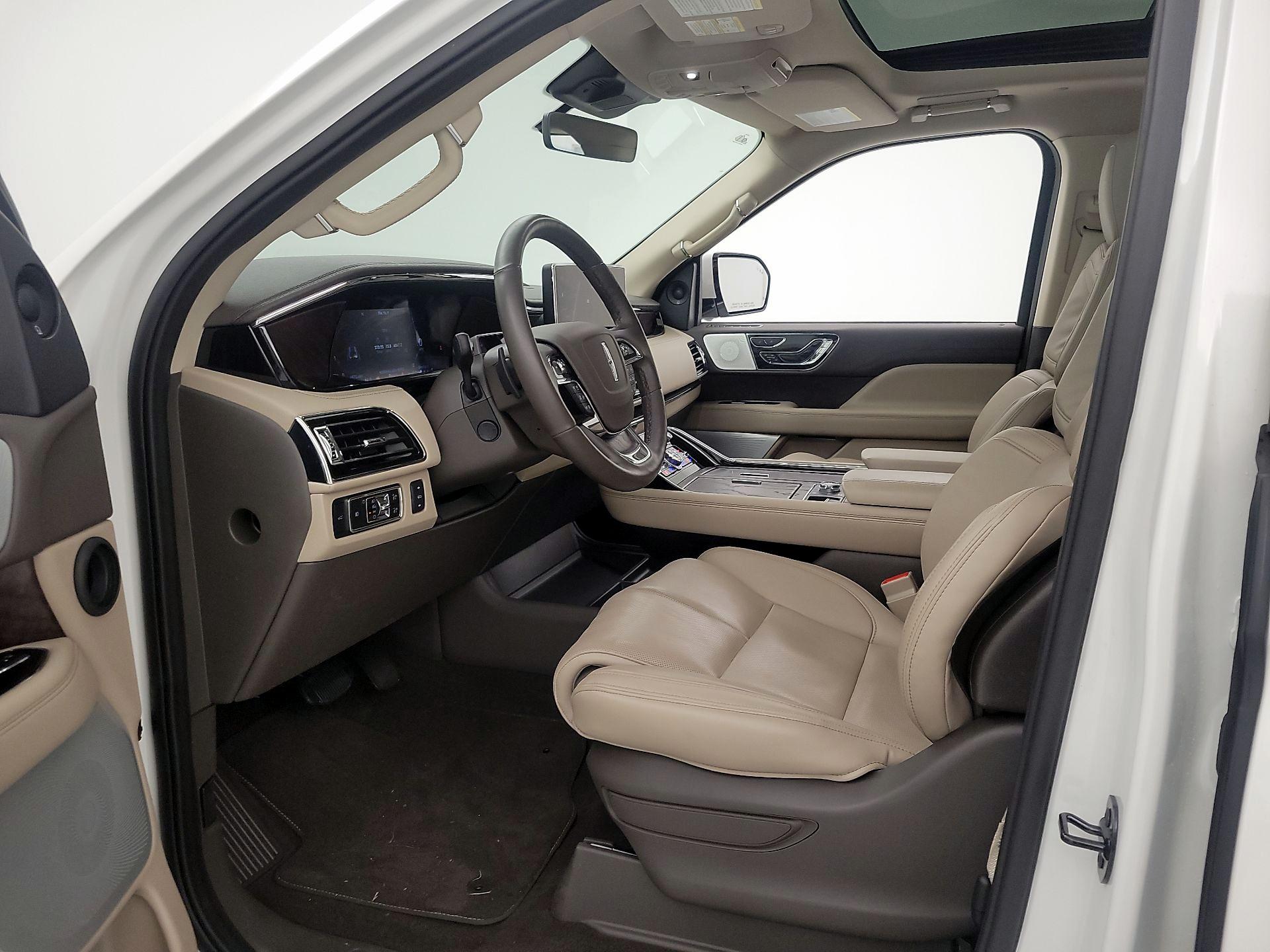 Thumbnail: 2024 Lincoln Navigator - 11