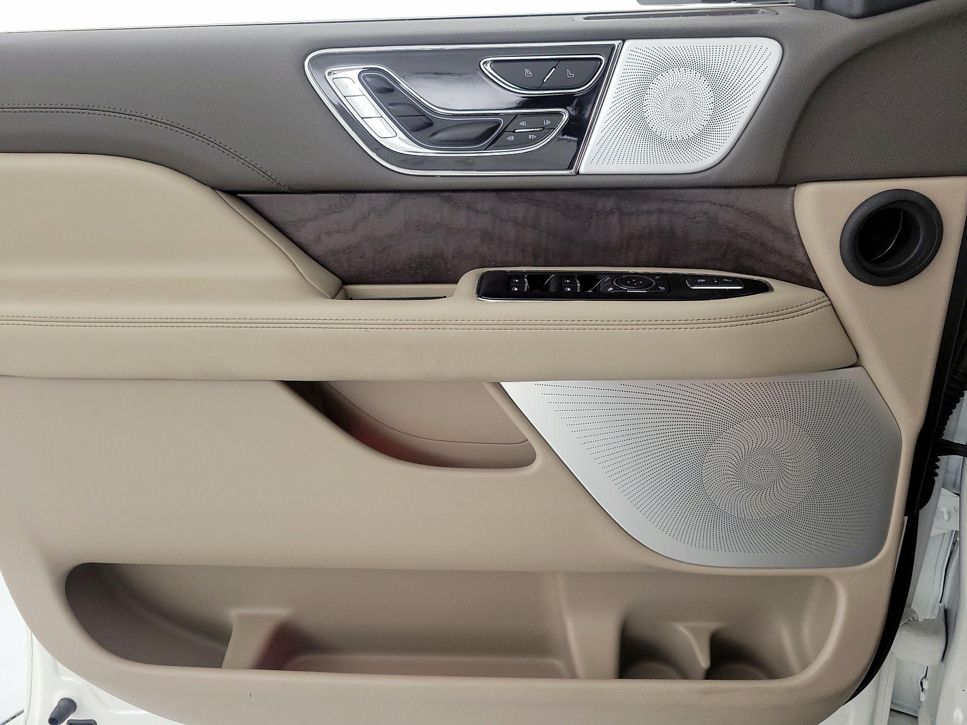 Thumbnail: 2024 Lincoln Navigator - 12