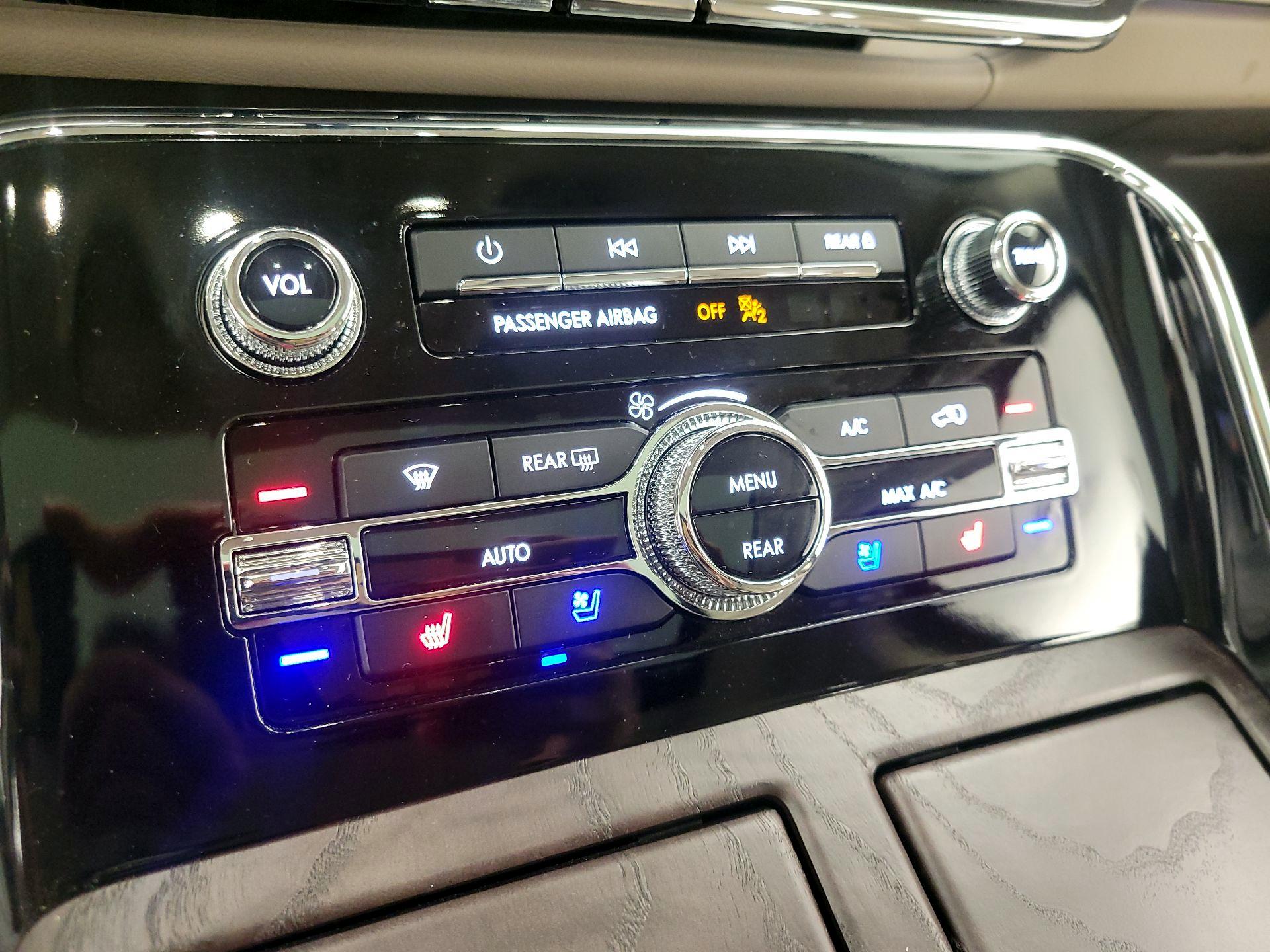 Thumbnail: 2024 Lincoln Navigator - 17