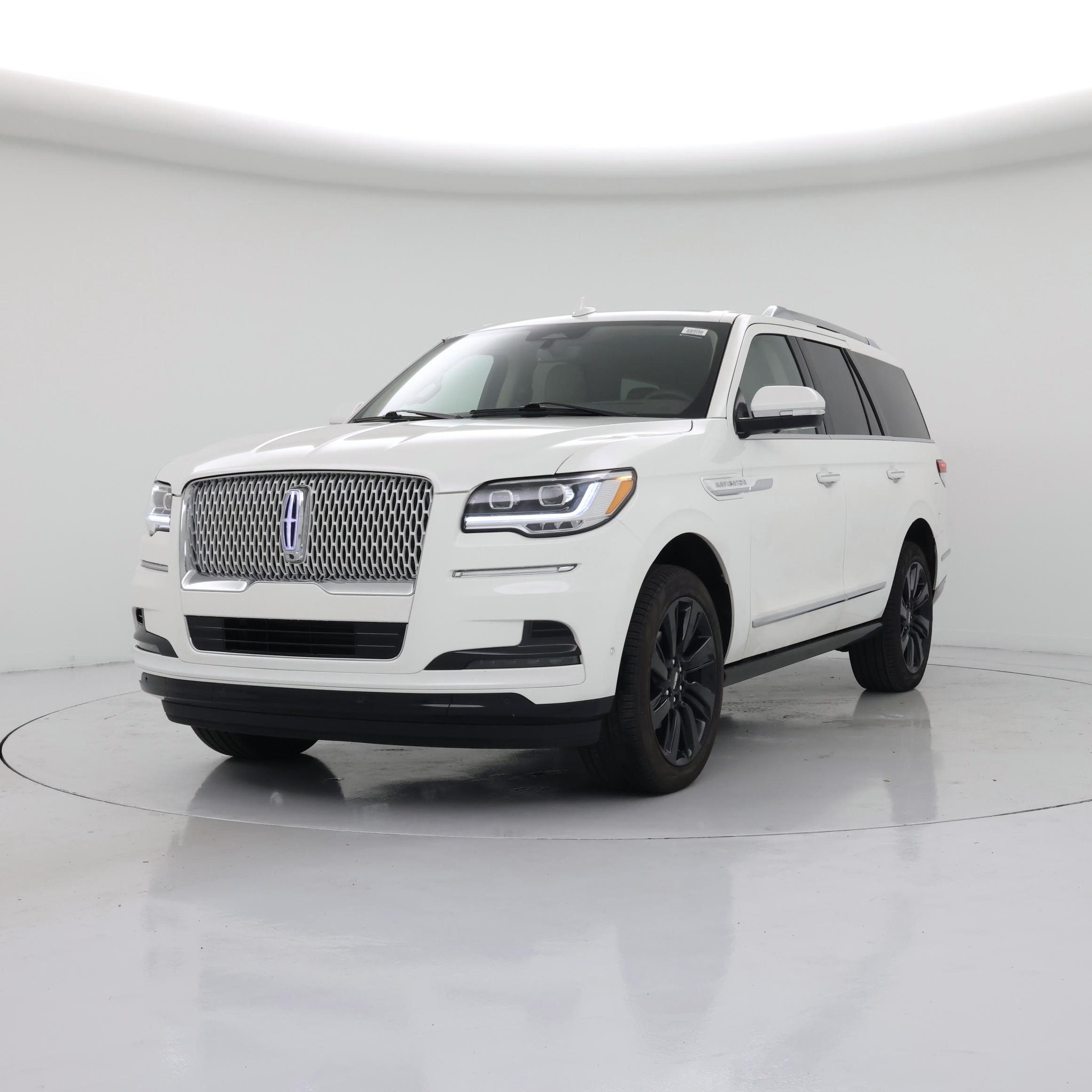 Thumbnail: 2024 Lincoln Navigator - 4