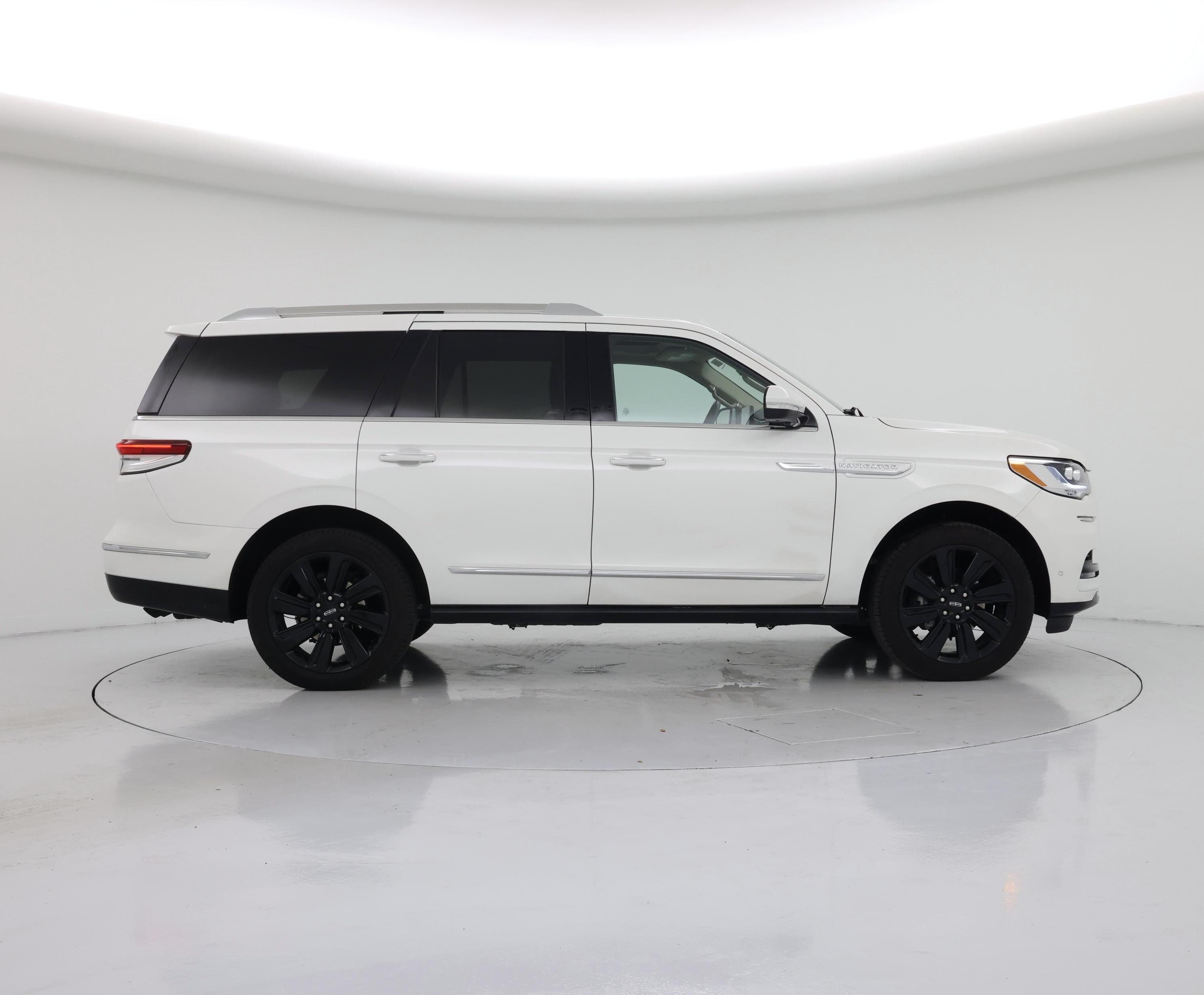 Thumbnail: 2024 Lincoln Navigator - 7