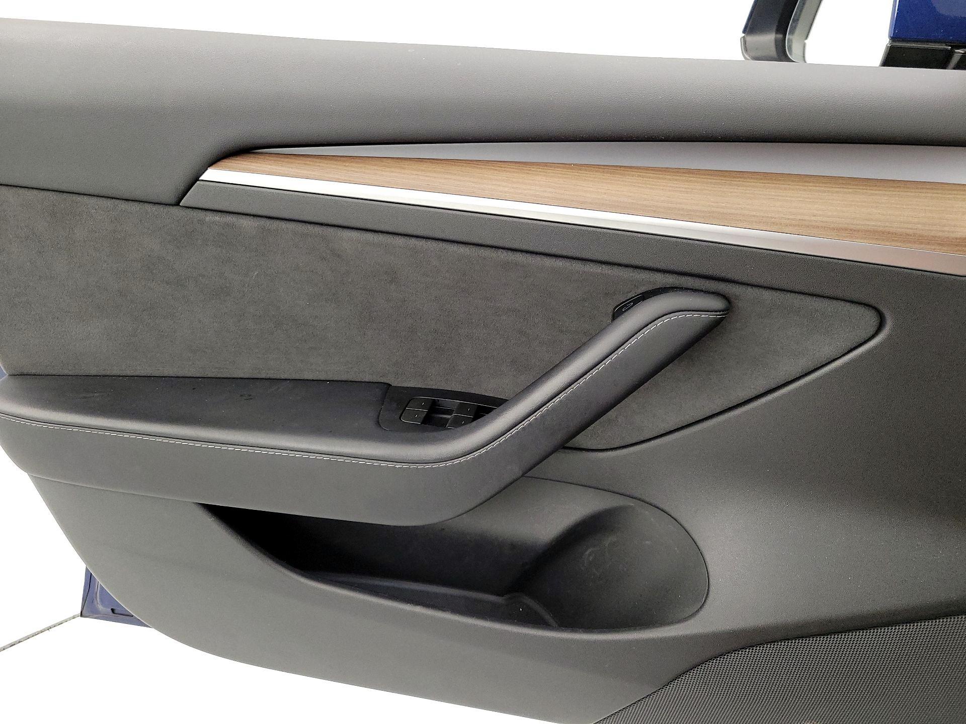 Thumbnail: 2022 Tesla Model 3 - 12