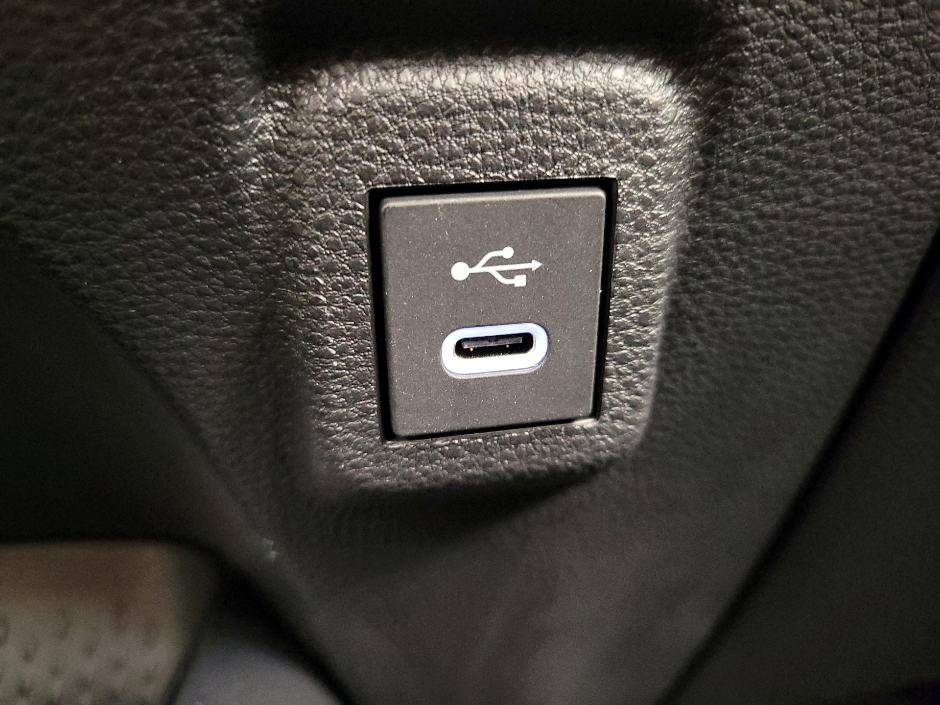 Thumbnail: 2025 Toyota Corolla - 18