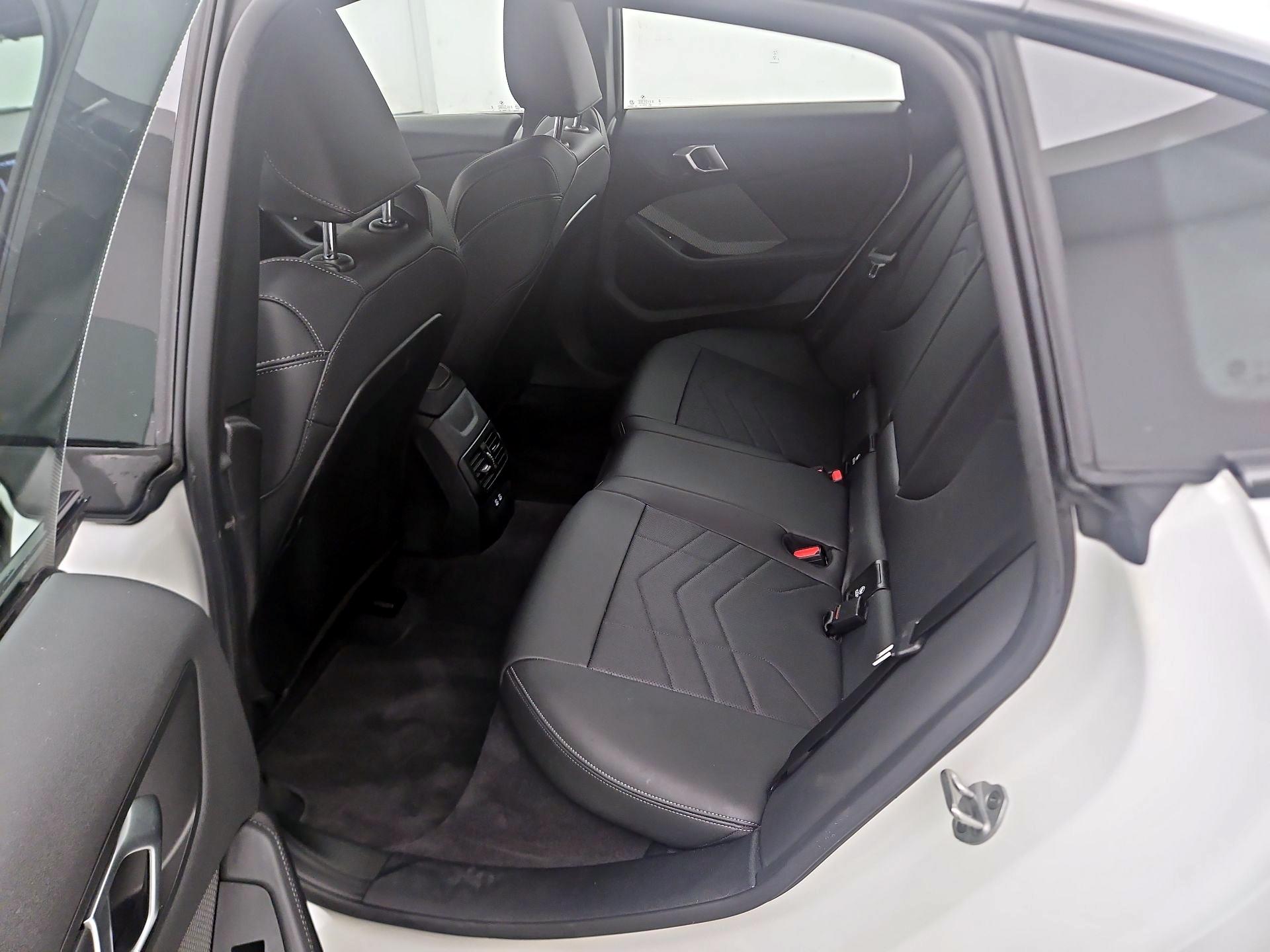 Thumbnail: 2025 BMW 2 Series - 16