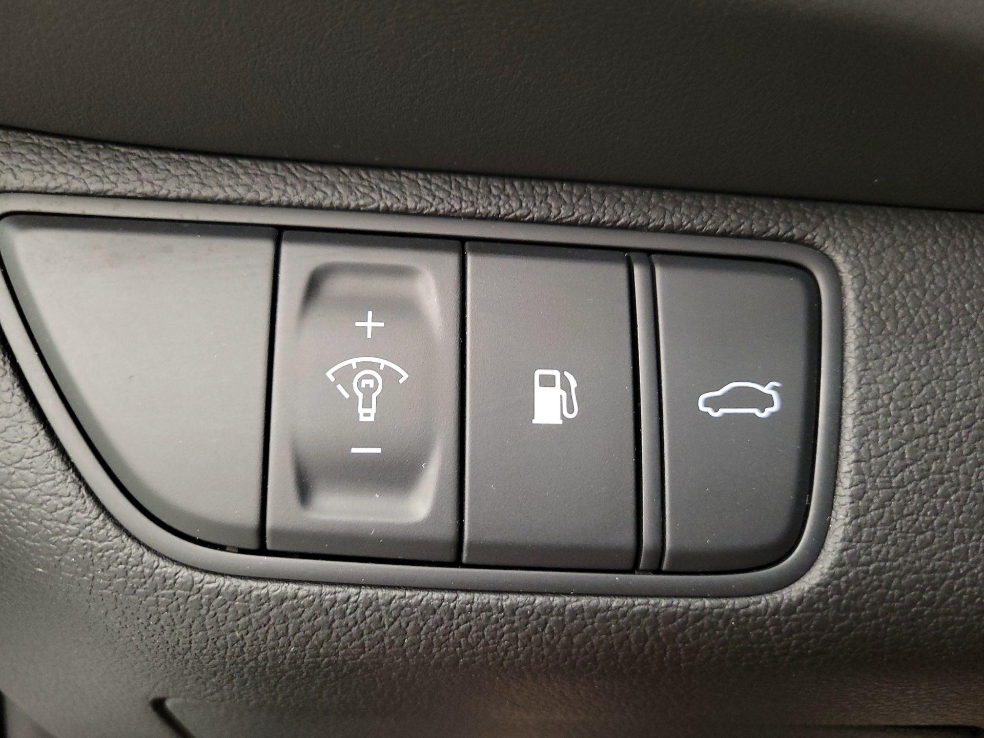 Thumbnail: 2025 Genesis G70 - 13