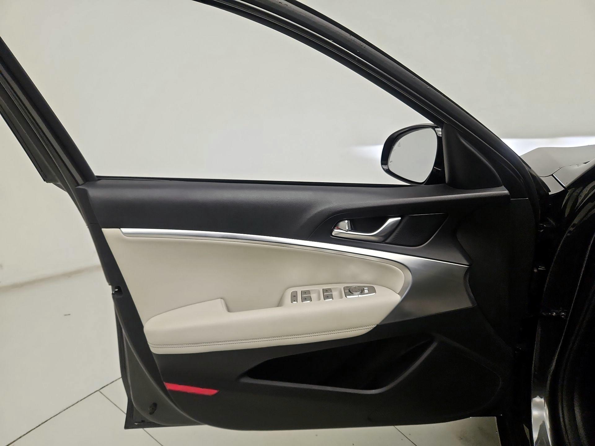 Thumbnail: 2025 Genesis G70 - 12