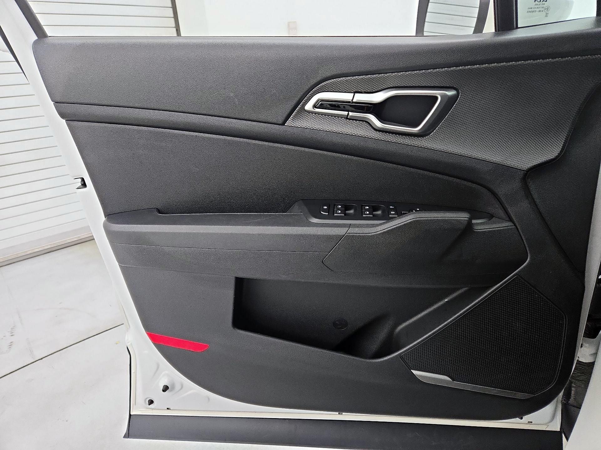 Thumbnail: 2025 Kia Sportage - 12