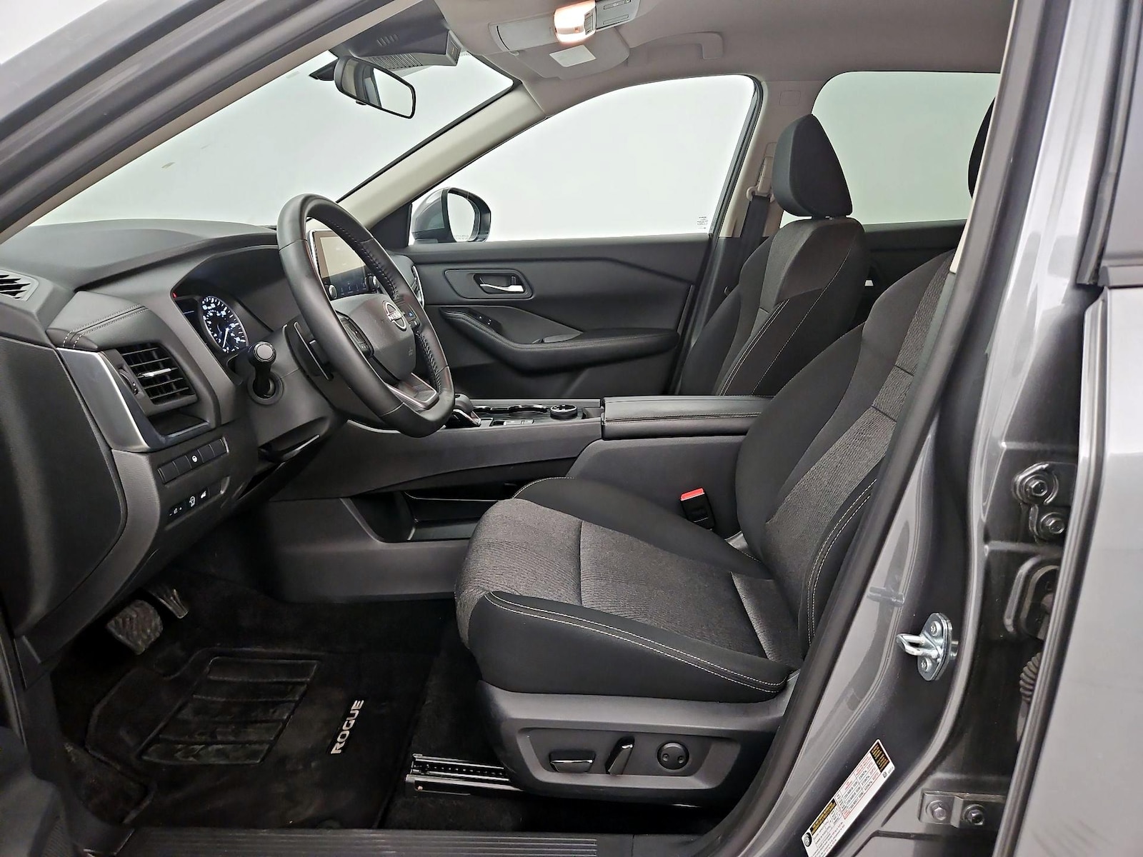 2025 Nissan Rogue SV - Photo 12