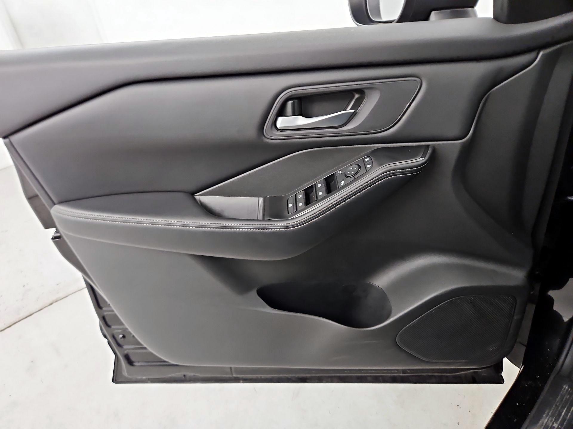 Thumbnail: 2025 Nissan Rogue - 12