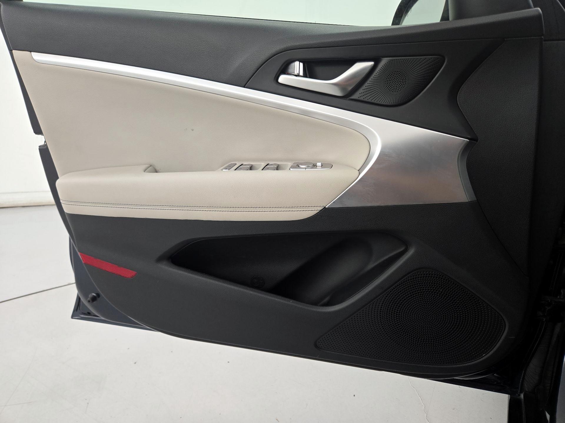 Thumbnail: 2025 Genesis G70 - 12